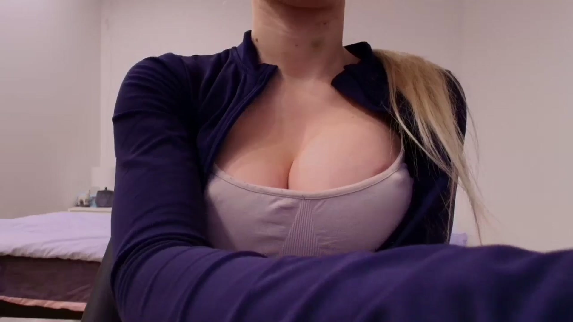 Gallery image thumbnail from Evali's myfreecams stream on, 04/06/2026, 13:21 image 11 of 20