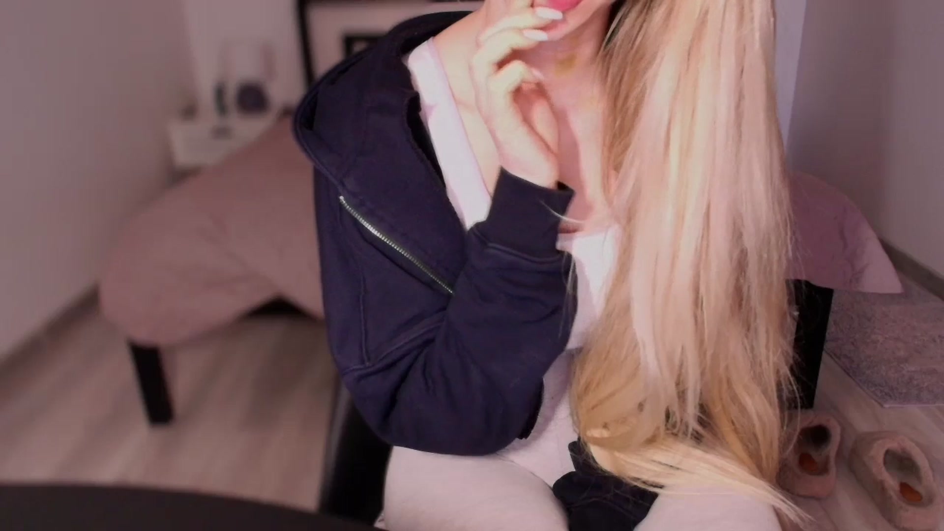 Gallery image thumbnail from Evali's myfreecams stream on, 04/13/2026, 15:50 image 13 of 20