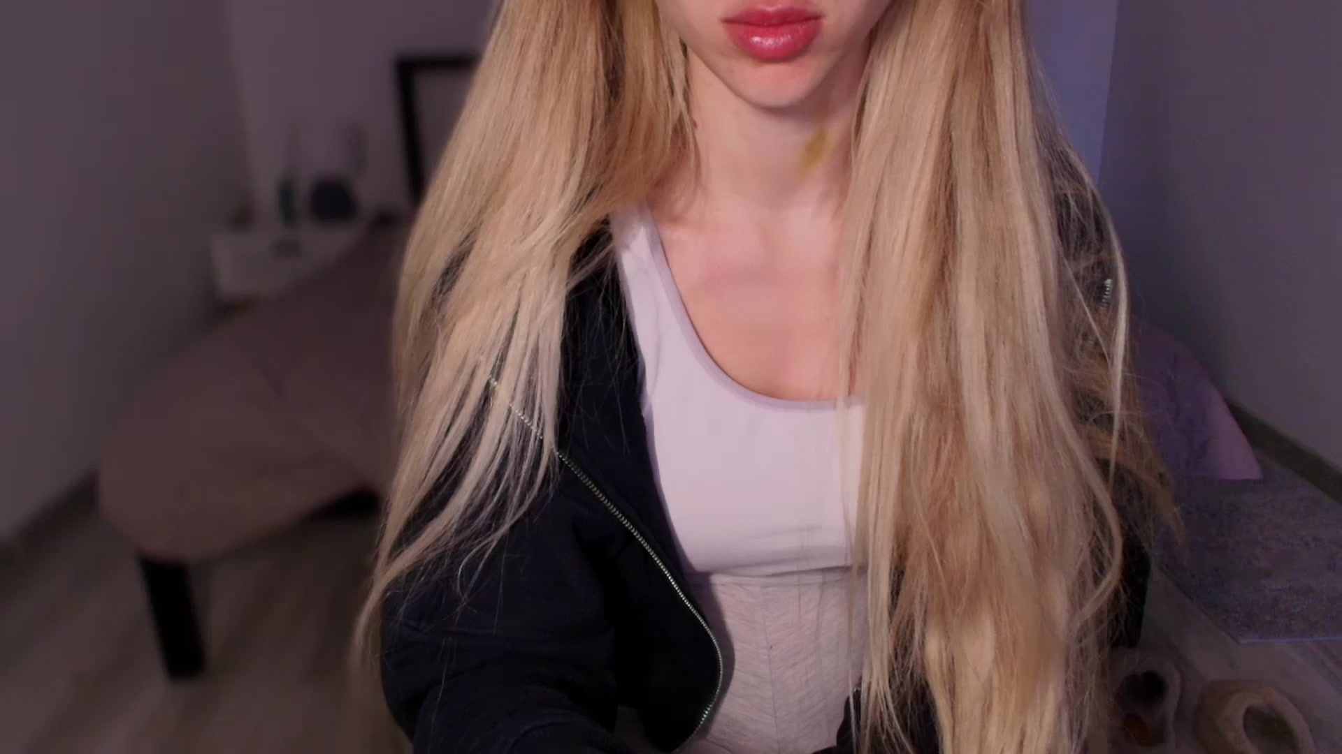 Gallery image thumbnail from Evali's myfreecams stream on, 04/13/2026, 15:50 image 15 of 20