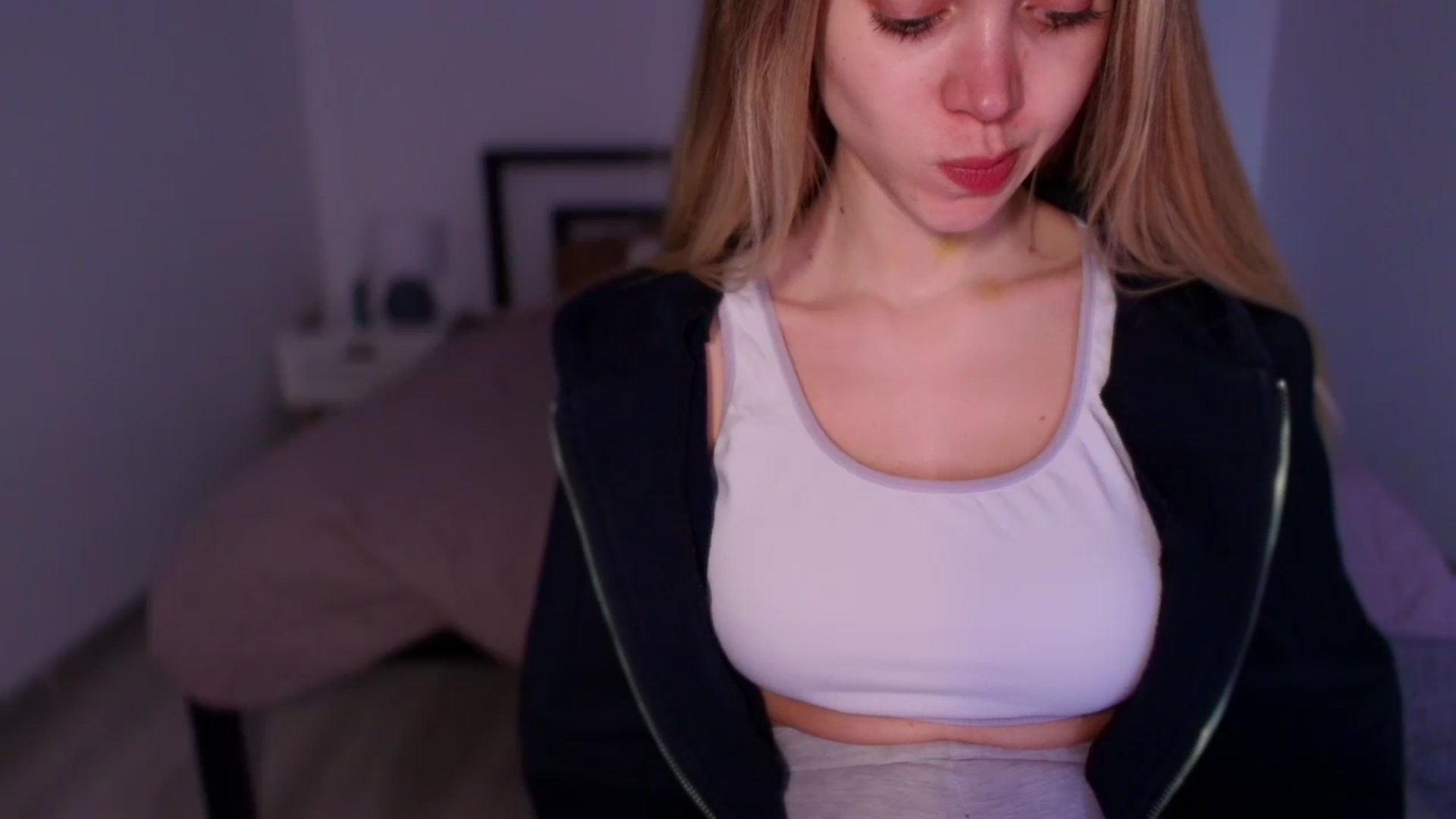 Gallery image thumbnail from Evali's myfreecams stream on, 04/13/2026, 15:50 image 19 of 20