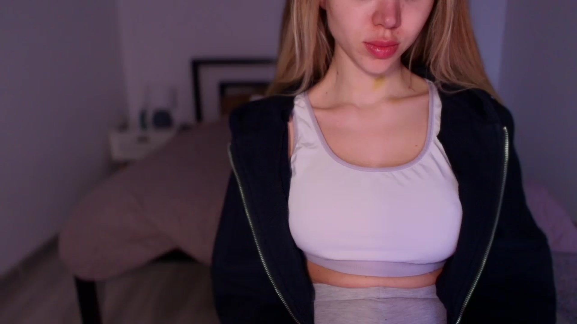 Gallery image thumbnail from Evali's myfreecams stream on, 04/13/2026, 15:50 image 17 of 20