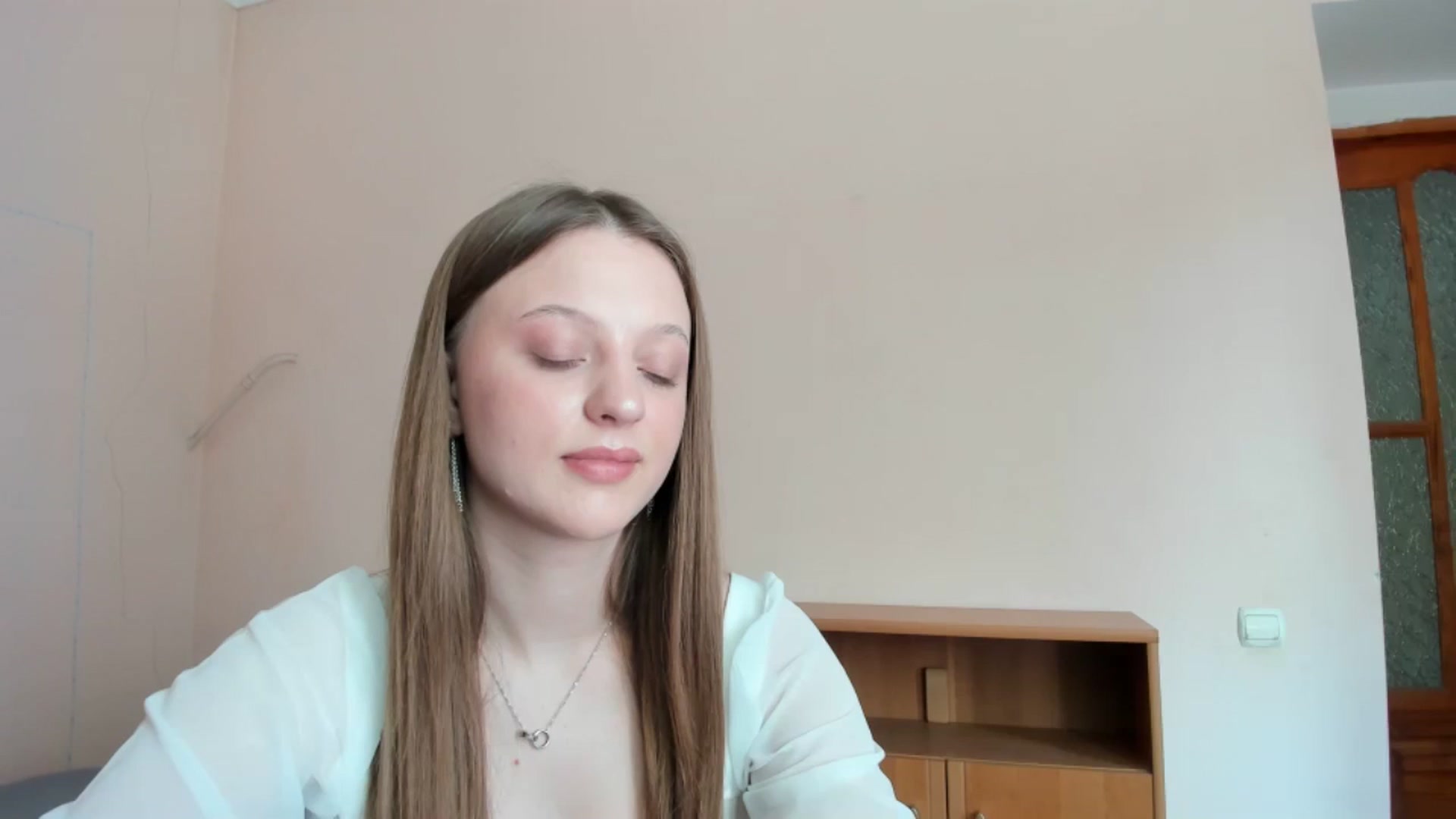 Gallery image thumbnail from Evalimi's myfreecams stream on, 06/10/2025, 12:37 image 17 of 20