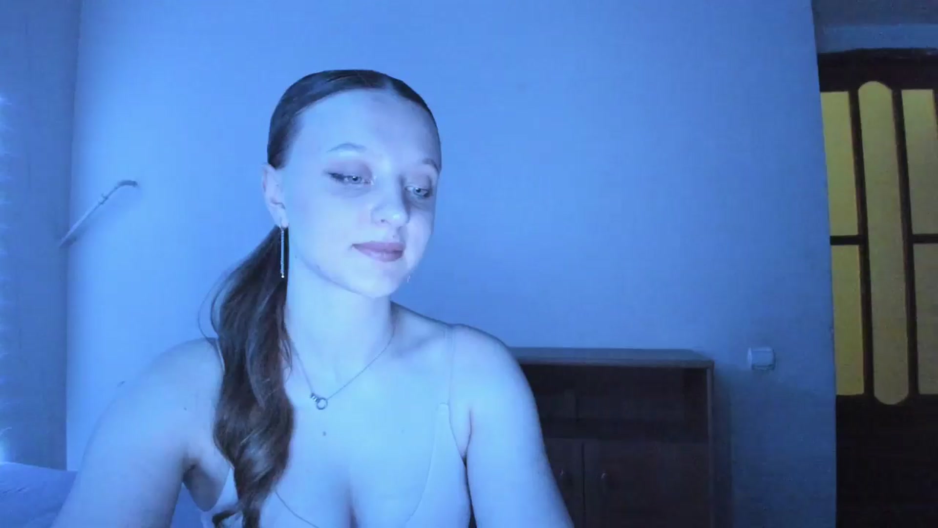 Gallery image thumbnail from Evalimi's myfreecams stream on, 06/19/2025, 21:27 image 16 of 20