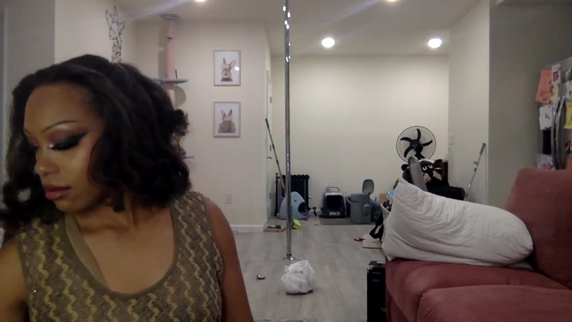 Gallery image thumbnail from EveLush's myfreecams stream on, 04/19/2025, 23:45 image 6 of 20
