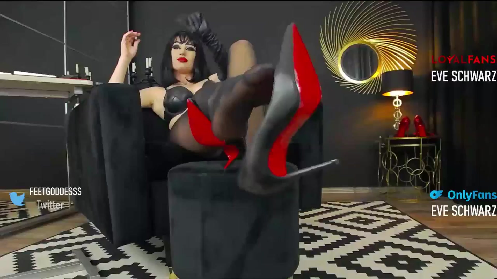 Gallery image thumbnail from EveSchwarz's myfreecams stream on, 06/12/2024, 09:43 image 10 of 20