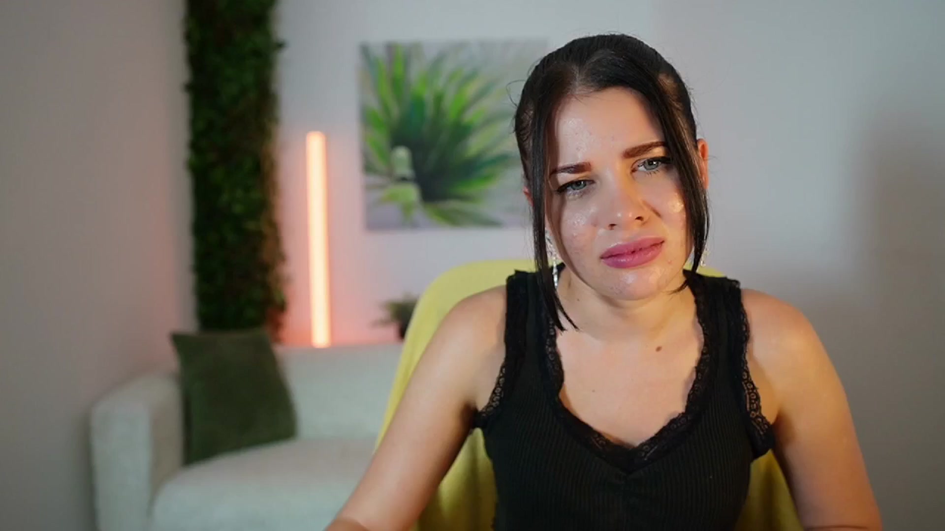 Gallery image thumbnail from Eve_Bardot's myfreecams stream on, 10/14/2024, 14:13 image 19 of 20
