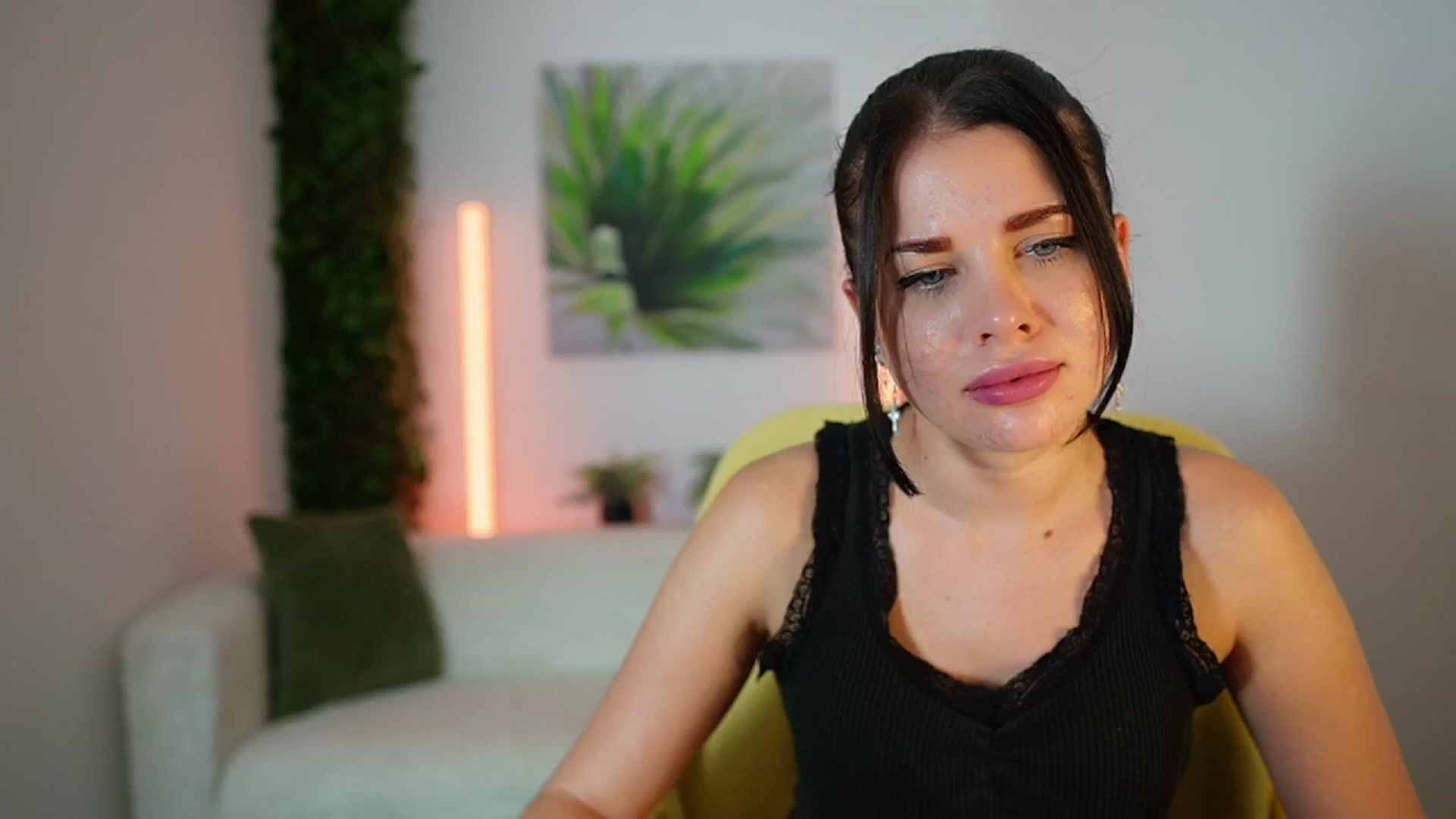 Gallery image thumbnail from Eve_Bardot's myfreecams stream on, 10/14/2024, 14:13 image 14 of 20