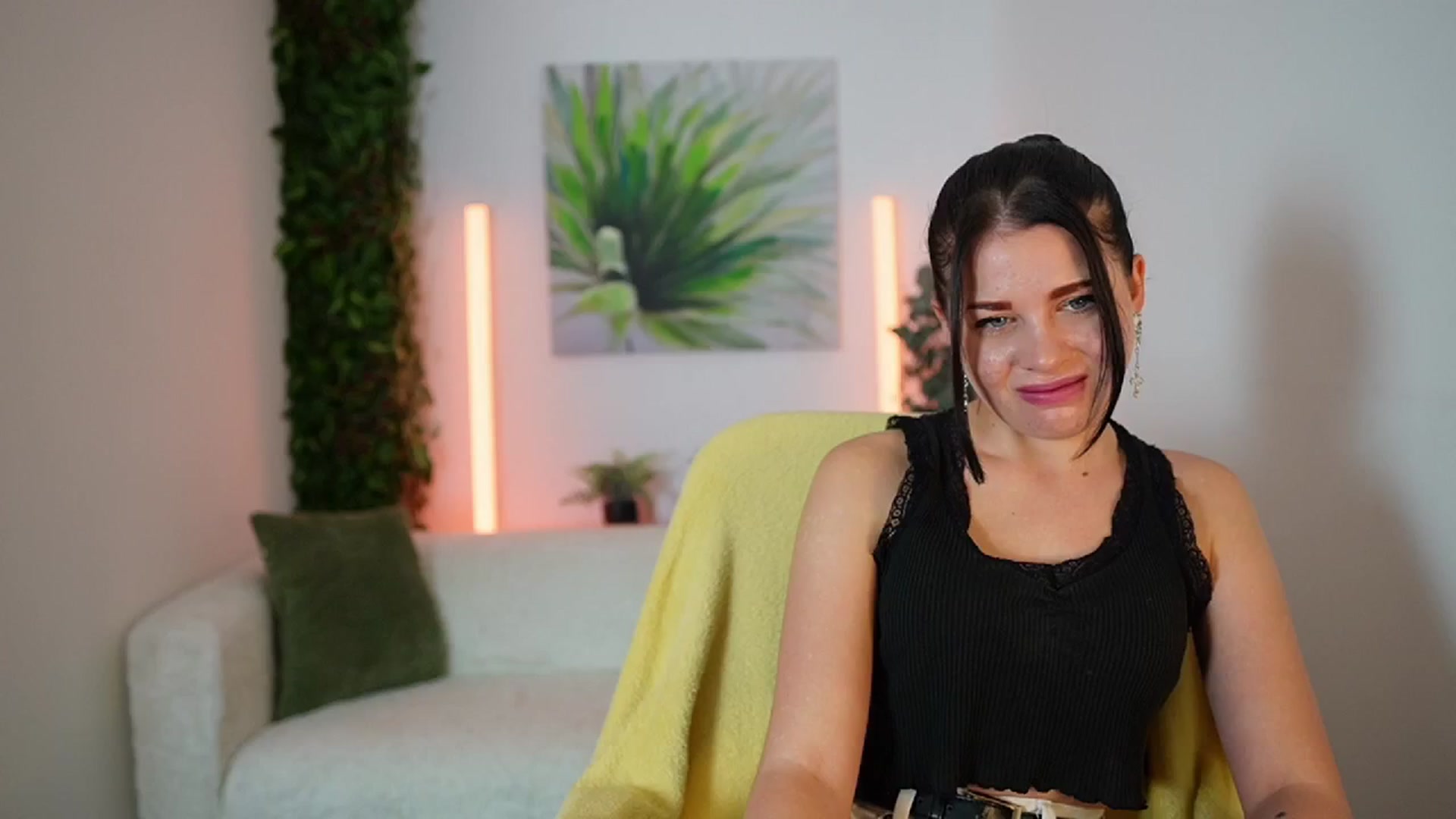 Gallery image thumbnail from Eve_Bardot's myfreecams stream on, 10/14/2024, 14:13 image 9 of 20