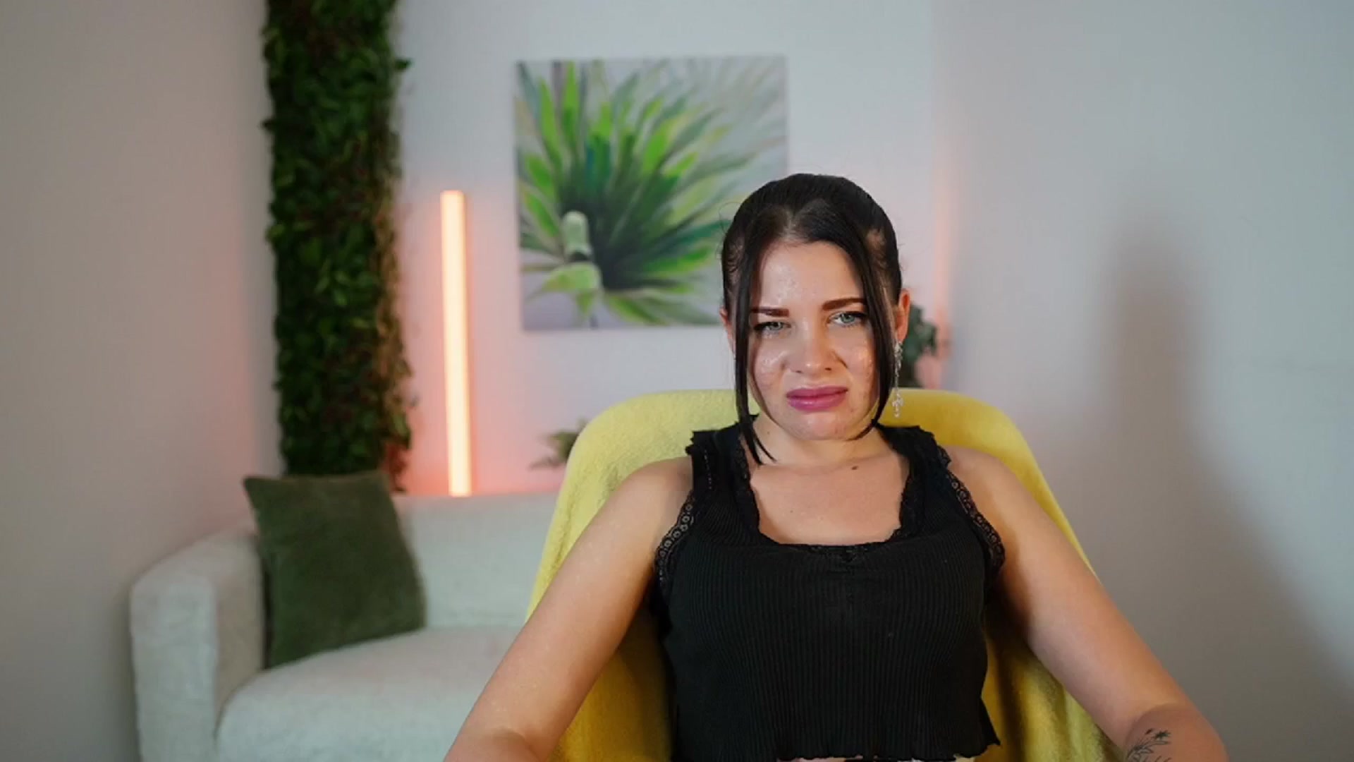 Gallery image thumbnail from Eve_Bardot's myfreecams stream on, 10/14/2024, 14:13 image 17 of 20