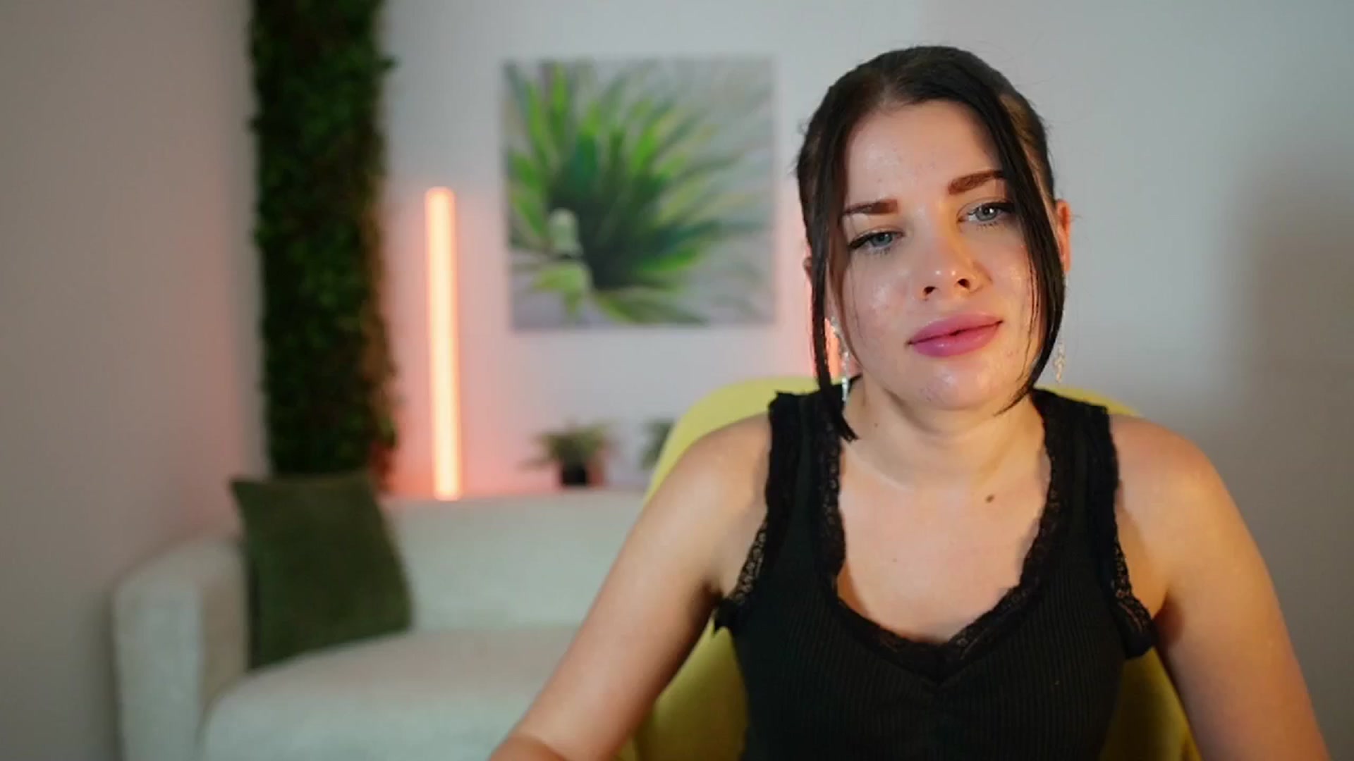 Gallery image thumbnail from Eve_Bardot's myfreecams stream on, 10/14/2024, 14:13 image 13 of 20