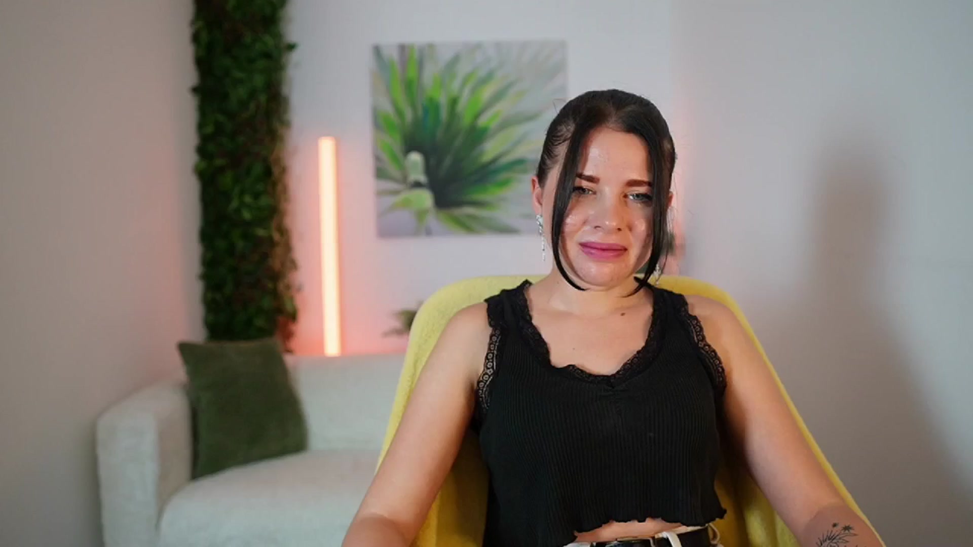 Gallery image thumbnail from Eve_Bardot's myfreecams stream on, 10/14/2024, 14:54 image 5 of 20
