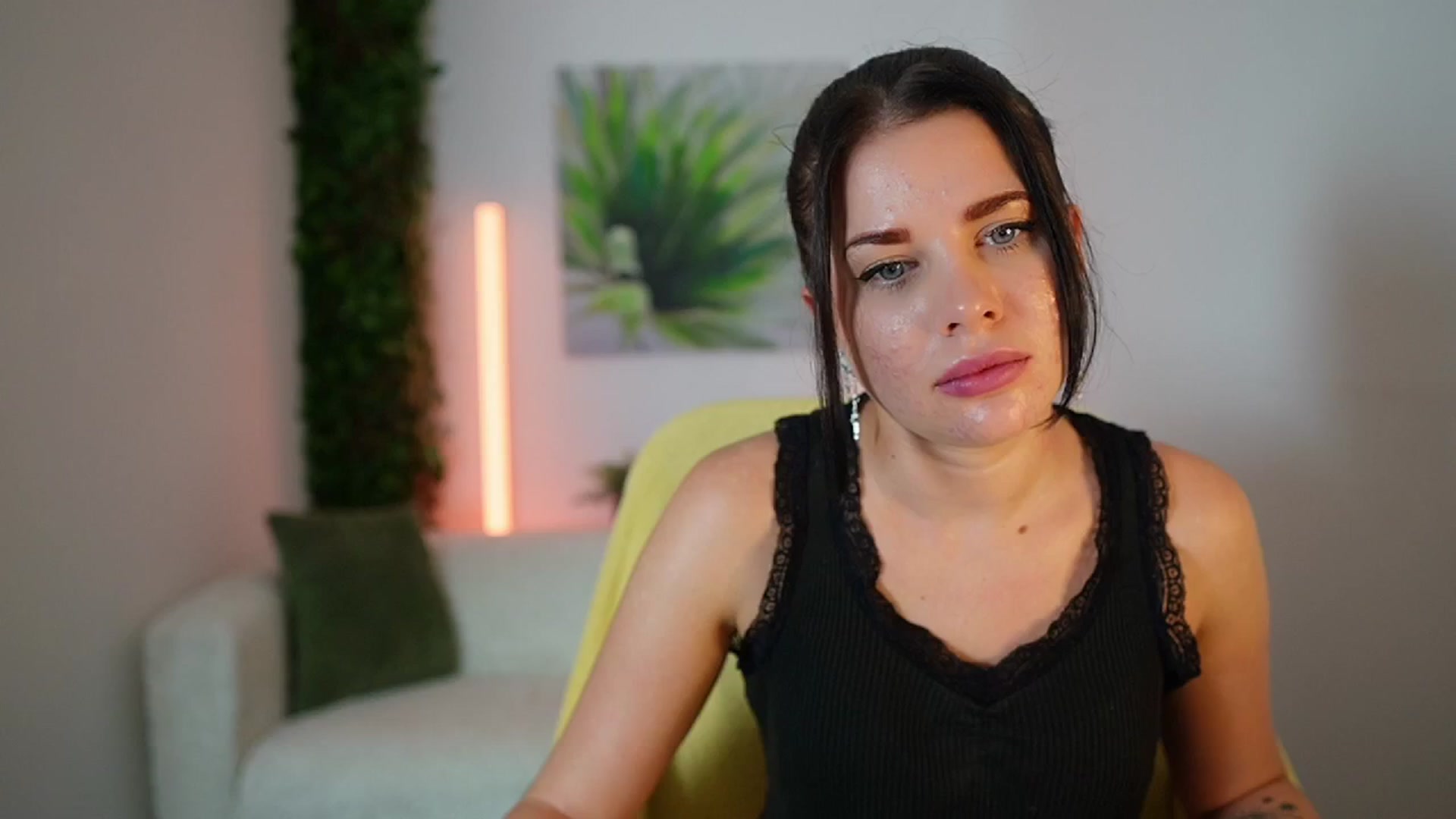 Gallery image thumbnail from Eve_Bardot's myfreecams stream on, 10/14/2024, 14:54 image 19 of 20