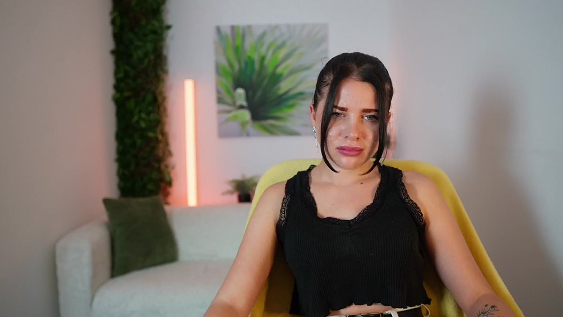 Gallery image thumbnail from Eve_Bardot's myfreecams stream on, 10/14/2024, 14:54 image 13 of 20