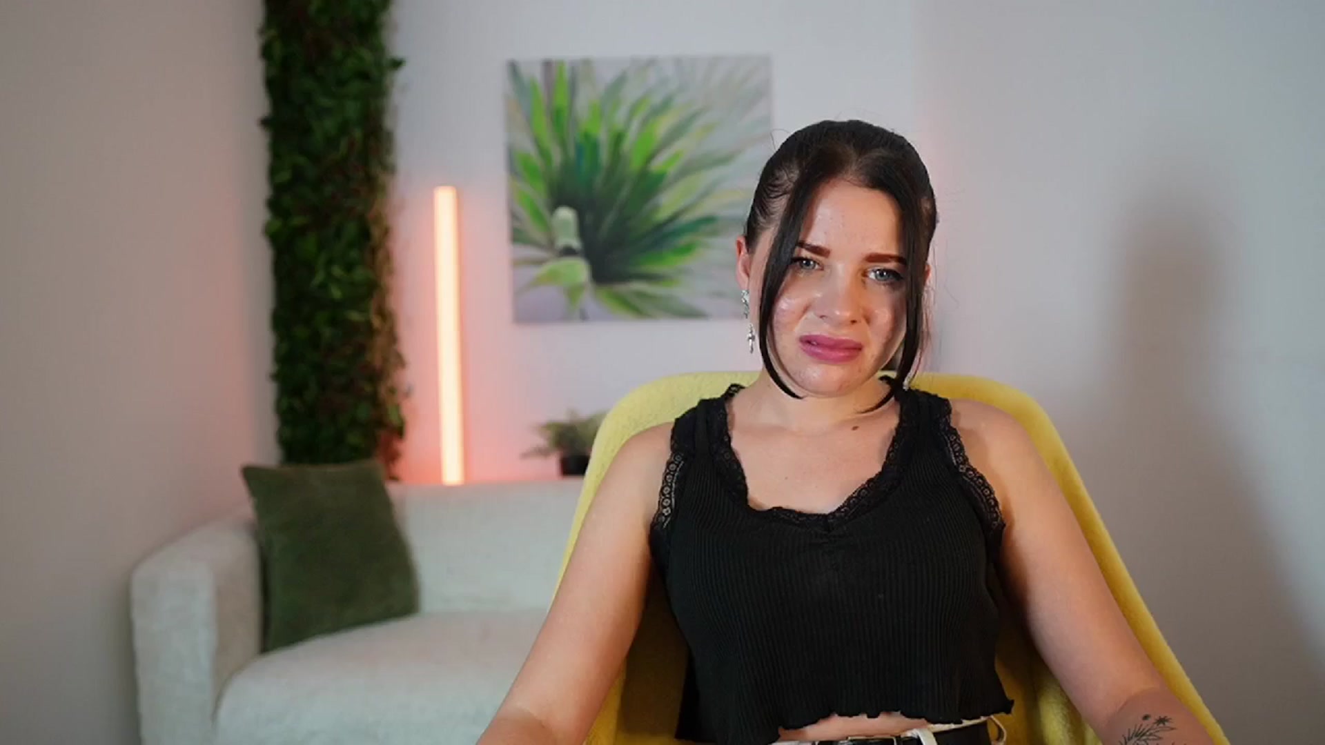 Gallery image thumbnail from Eve_Bardot's myfreecams stream on, 10/14/2024, 14:54 image 7 of 20