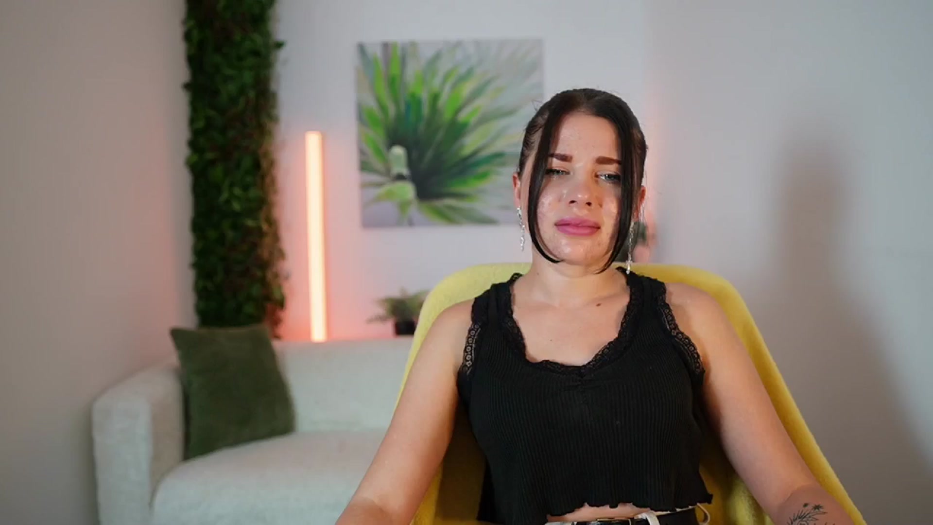 Gallery image thumbnail from Eve_Bardot's myfreecams stream on, 10/14/2024, 14:54 image 12 of 20