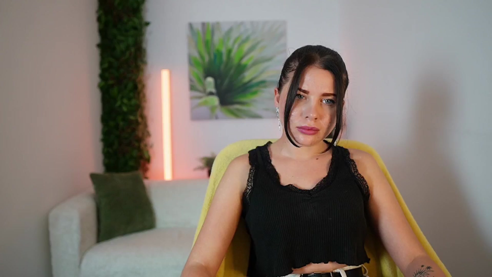 Gallery image thumbnail from Eve_Bardot's myfreecams stream on, 10/14/2024, 14:54 image 4 of 20