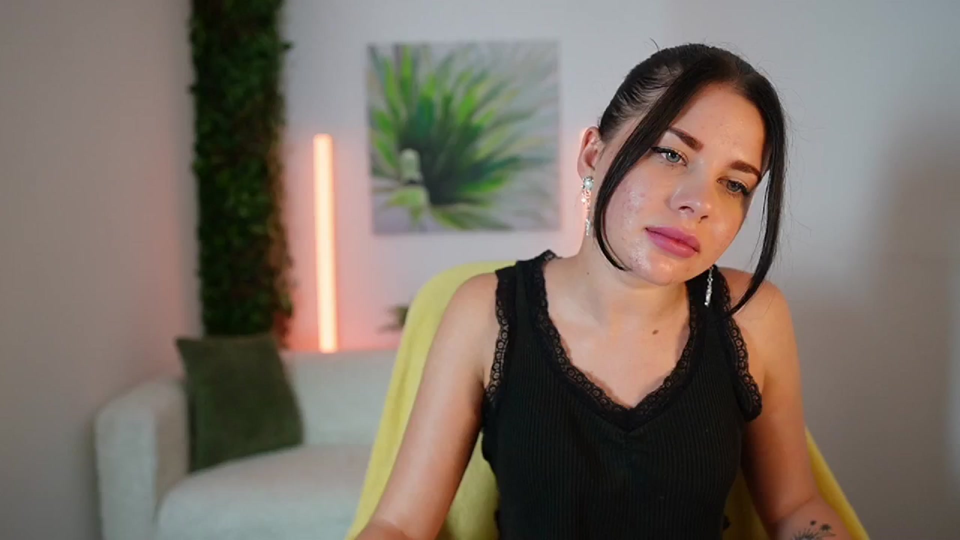 Gallery image thumbnail from Eve_Bardot's myfreecams stream on, 10/14/2024, 14:54 image 1 of 20