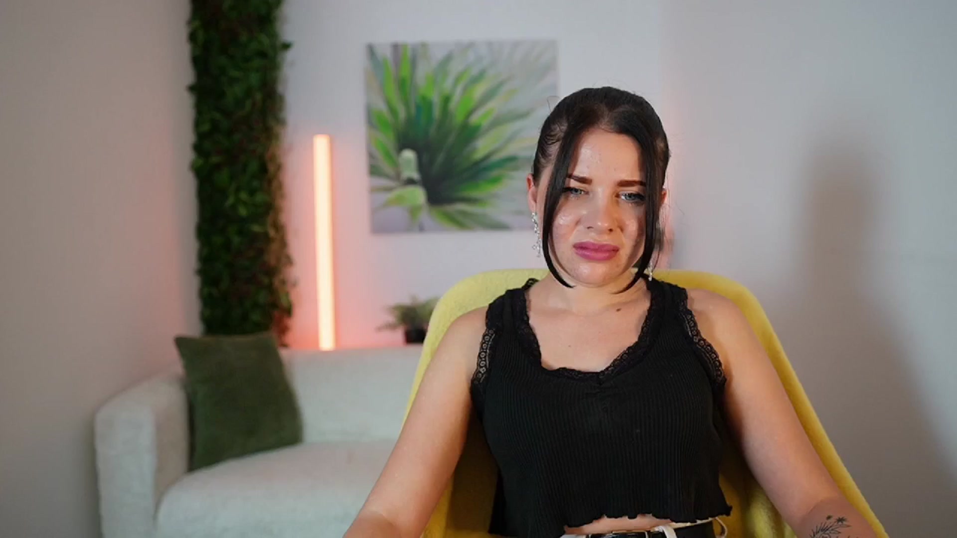 Gallery image thumbnail from Eve_Bardot's myfreecams stream on, 10/14/2024, 14:54 image 9 of 20