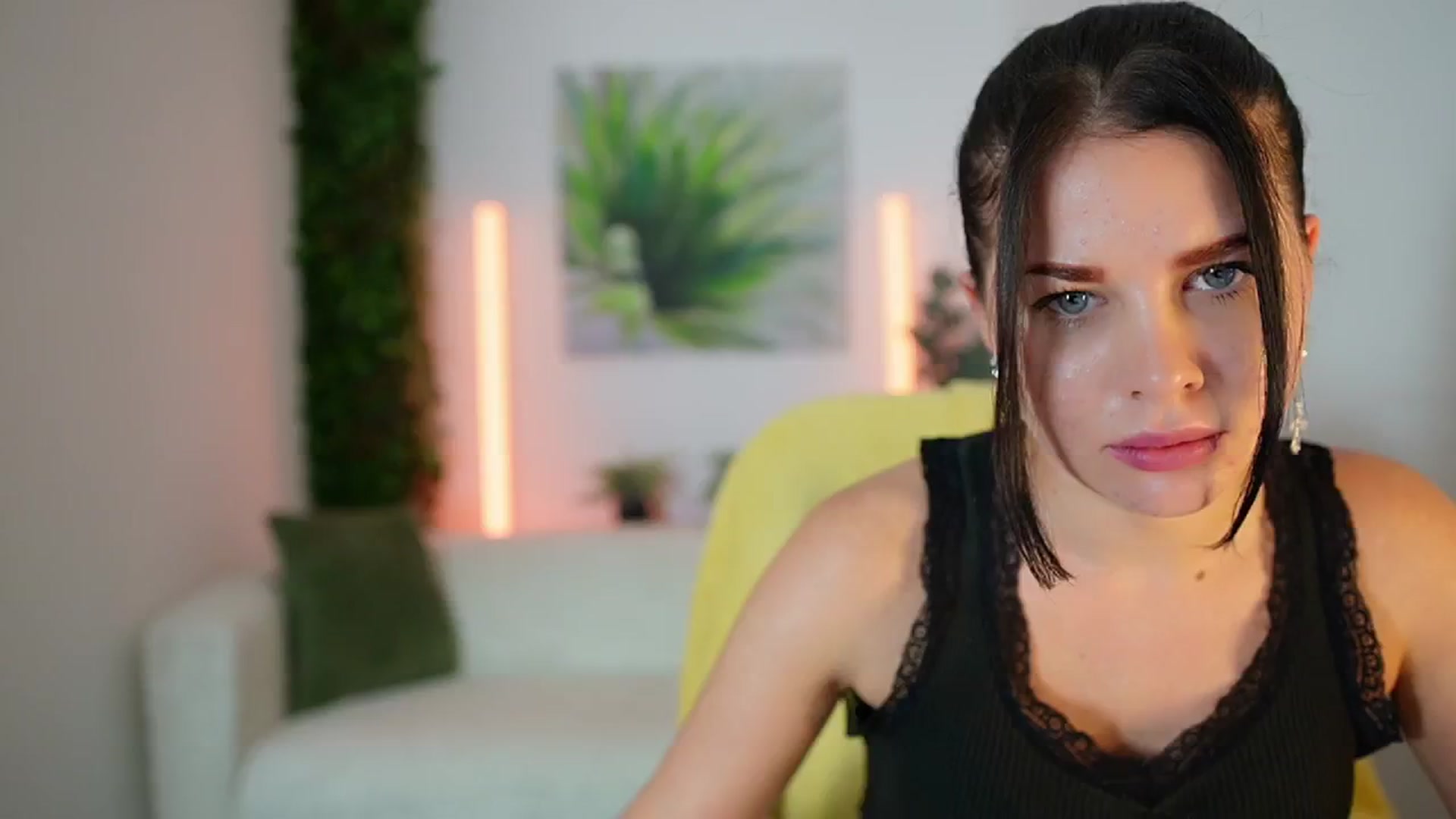 Gallery image thumbnail from Eve_Bardot's myfreecams stream on, 10/14/2024, 15:32 image 14 of 20