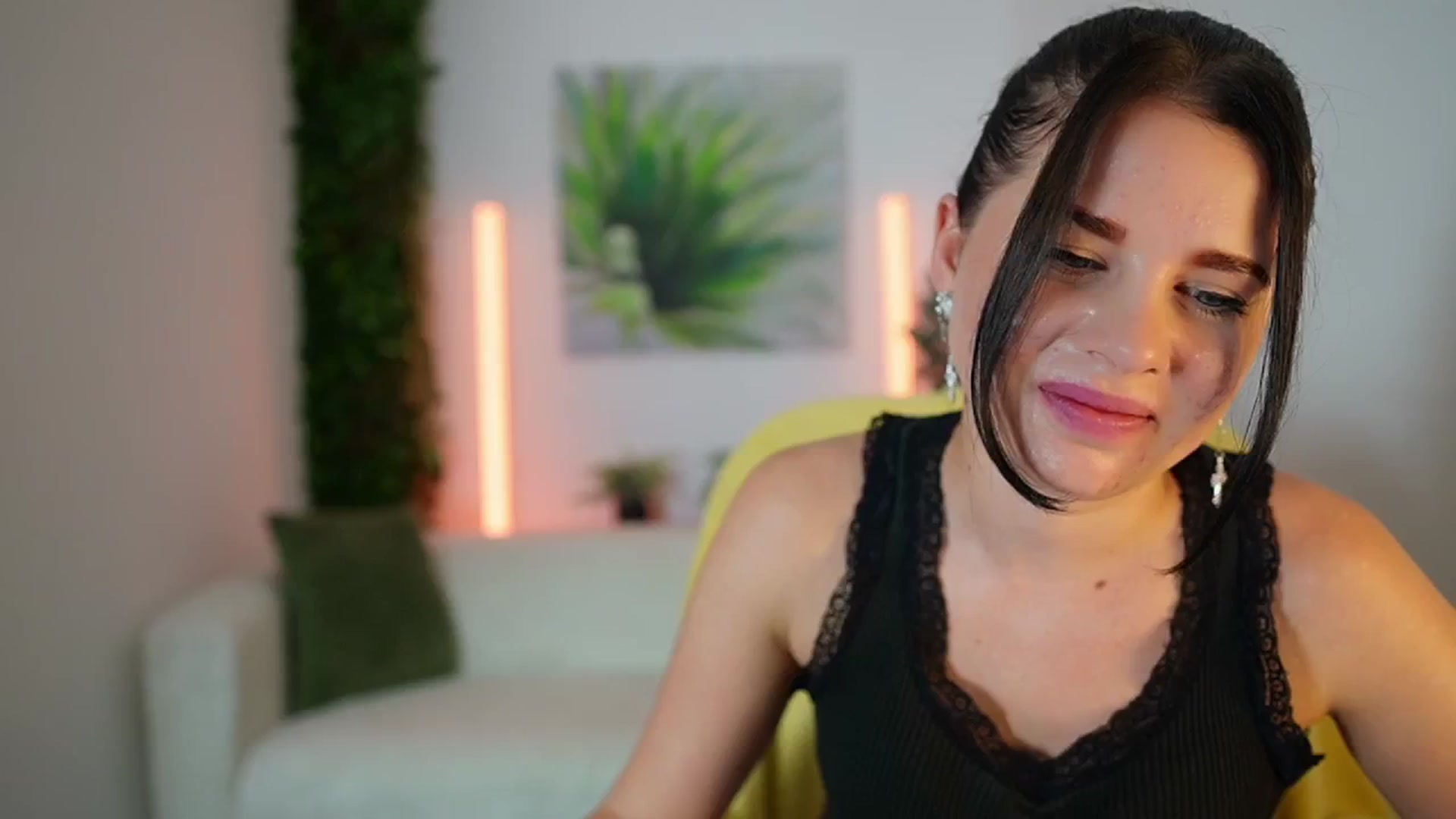 Gallery image thumbnail from Eve_Bardot's myfreecams stream on, 10/14/2024, 15:32 image 19 of 20