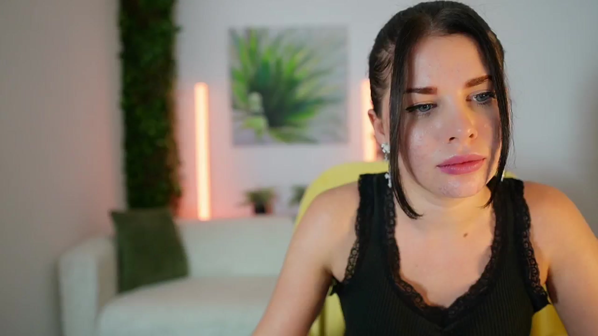 Gallery image thumbnail from Eve_Bardot's myfreecams stream on, 10/14/2024, 15:32 image 13 of 20