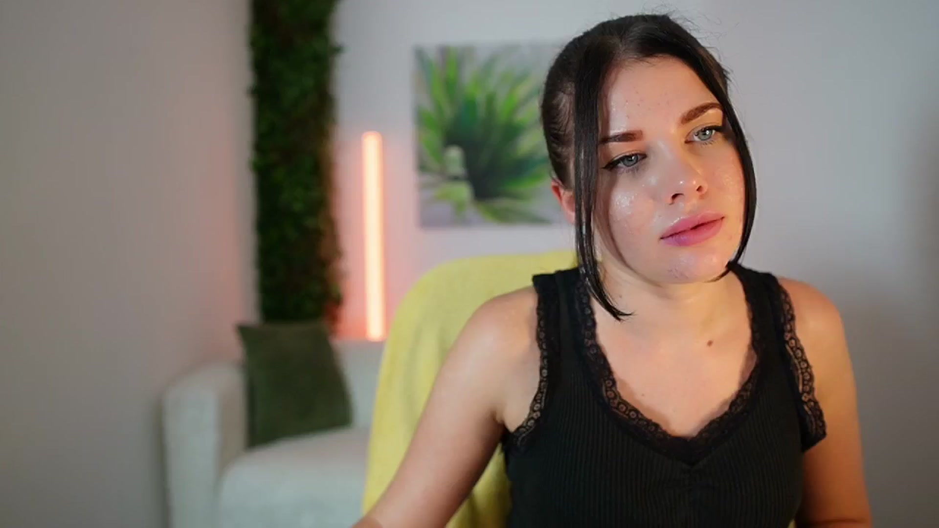 Gallery image thumbnail from Eve_Bardot's myfreecams stream on, 10/14/2024, 18:03 image 12 of 20