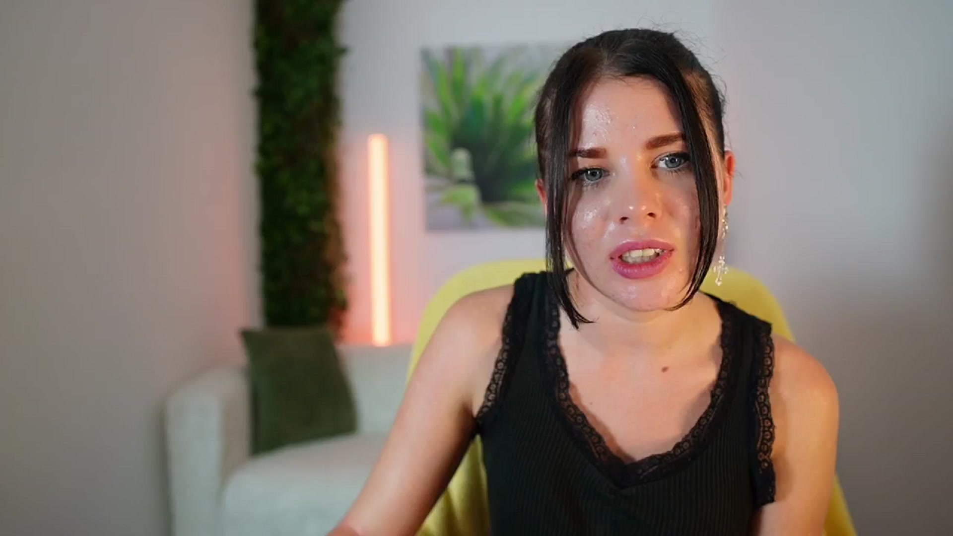 Gallery image thumbnail from Eve_Bardot's myfreecams stream on, 10/14/2024, 18:03 image 13 of 20