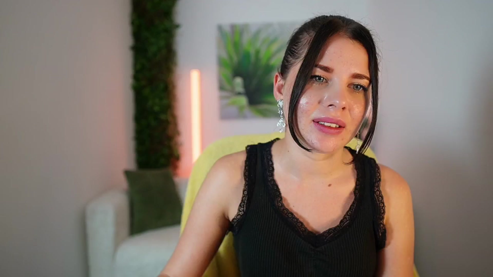 Gallery image thumbnail from Eve_Bardot's myfreecams stream on, 10/14/2024, 18:03 image 11 of 20