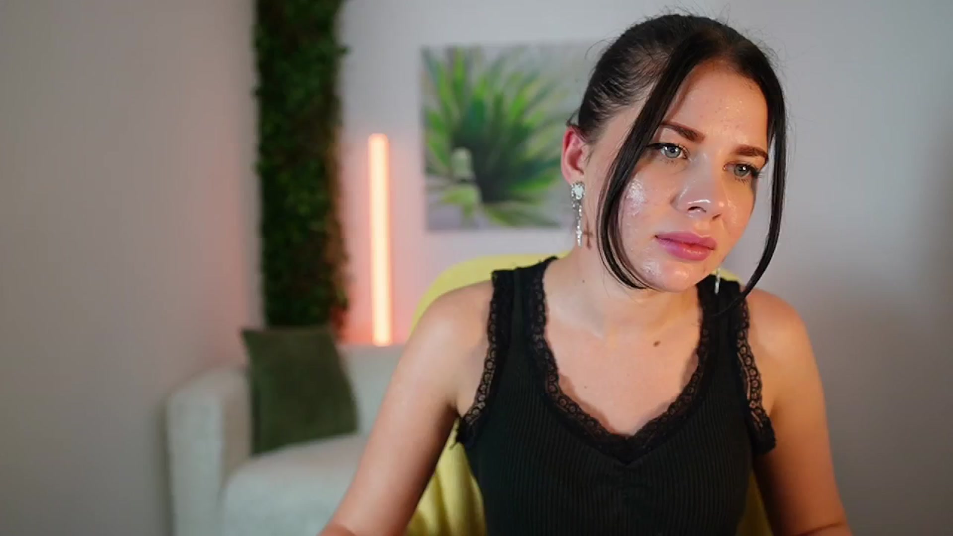 Gallery image thumbnail from Eve_Bardot's myfreecams stream on, 10/14/2024, 18:03 image 17 of 20
