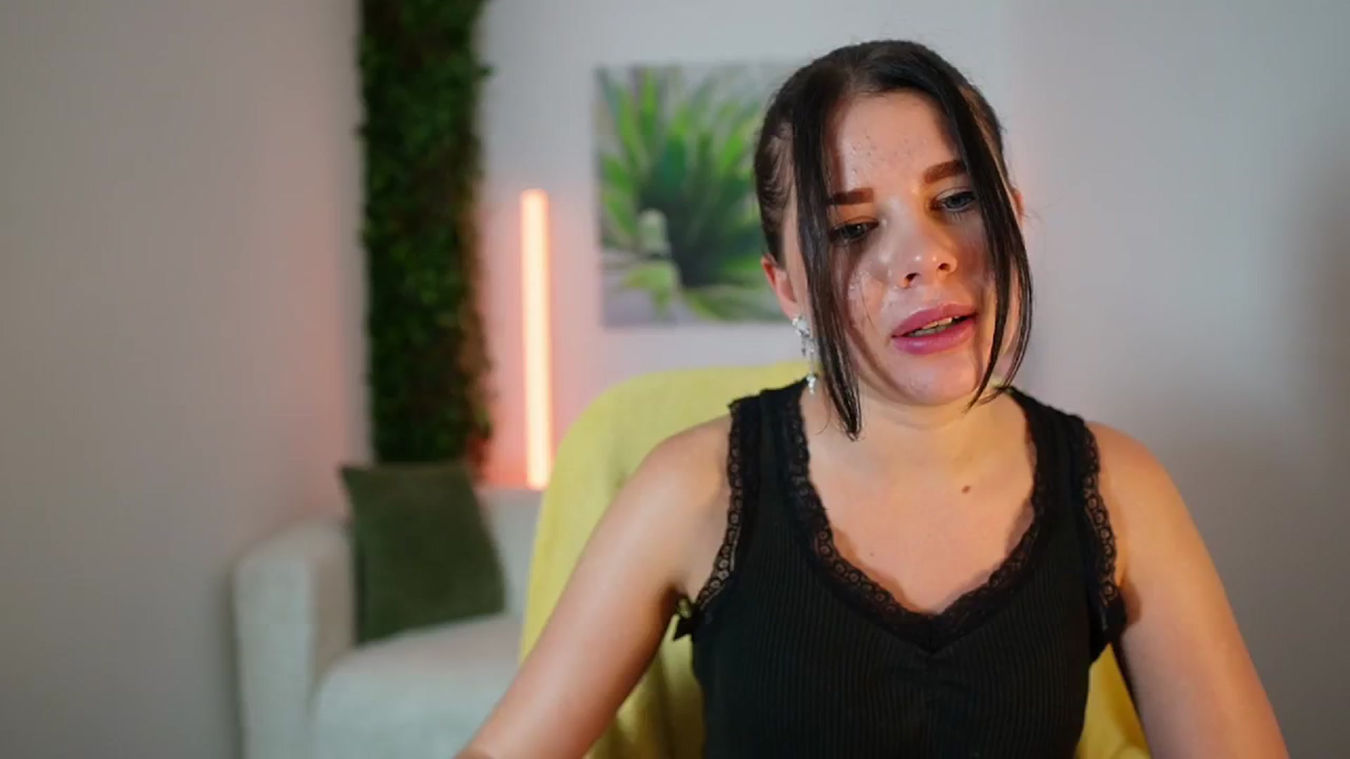 Gallery image thumbnail from Eve_Bardot's myfreecams stream on, 10/14/2024, 18:03 image 10 of 20