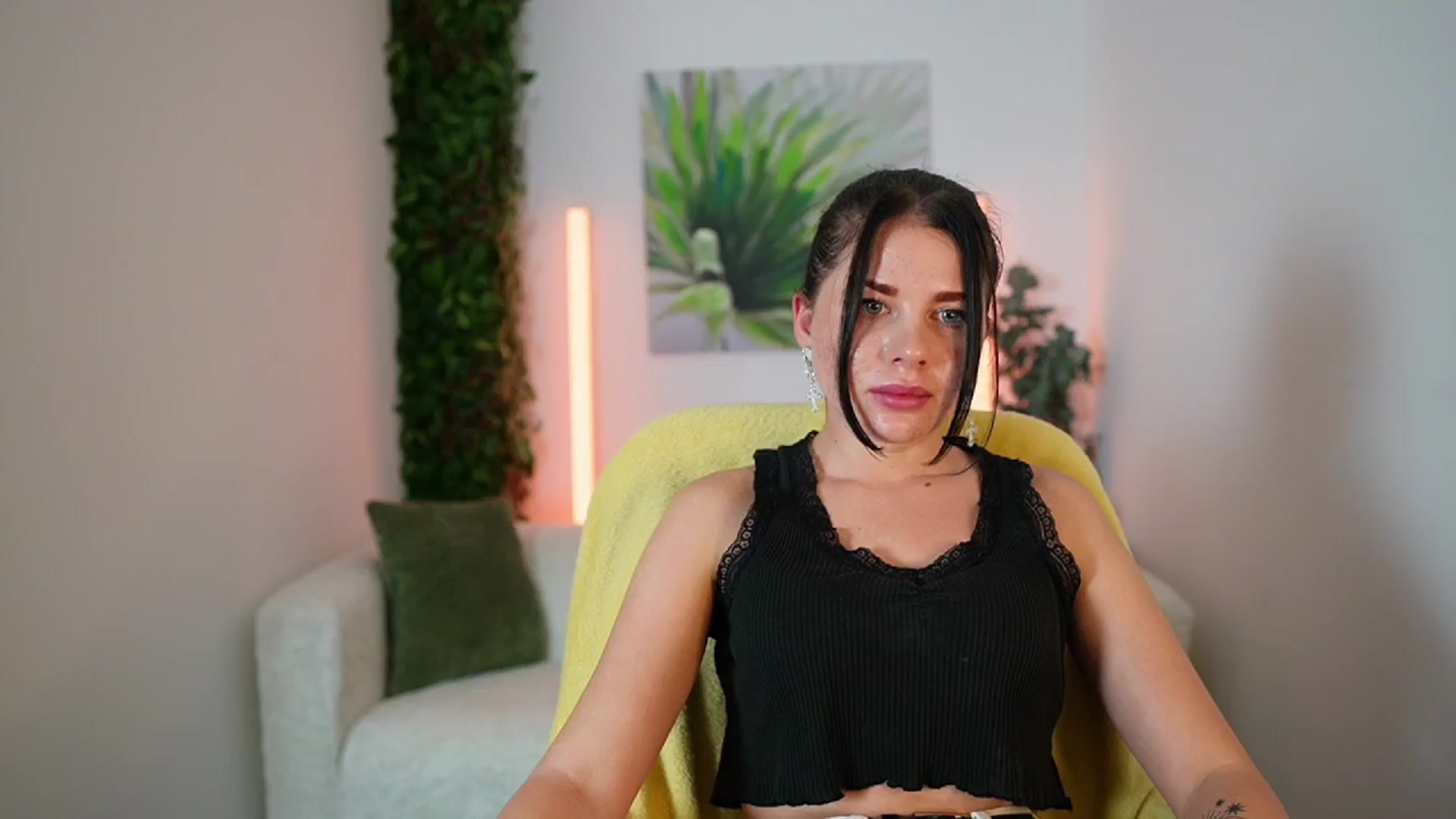 Gallery image thumbnail from Eve_Bardot's myfreecams stream on, 10/14/2024, 18:03 image 20 of 20
