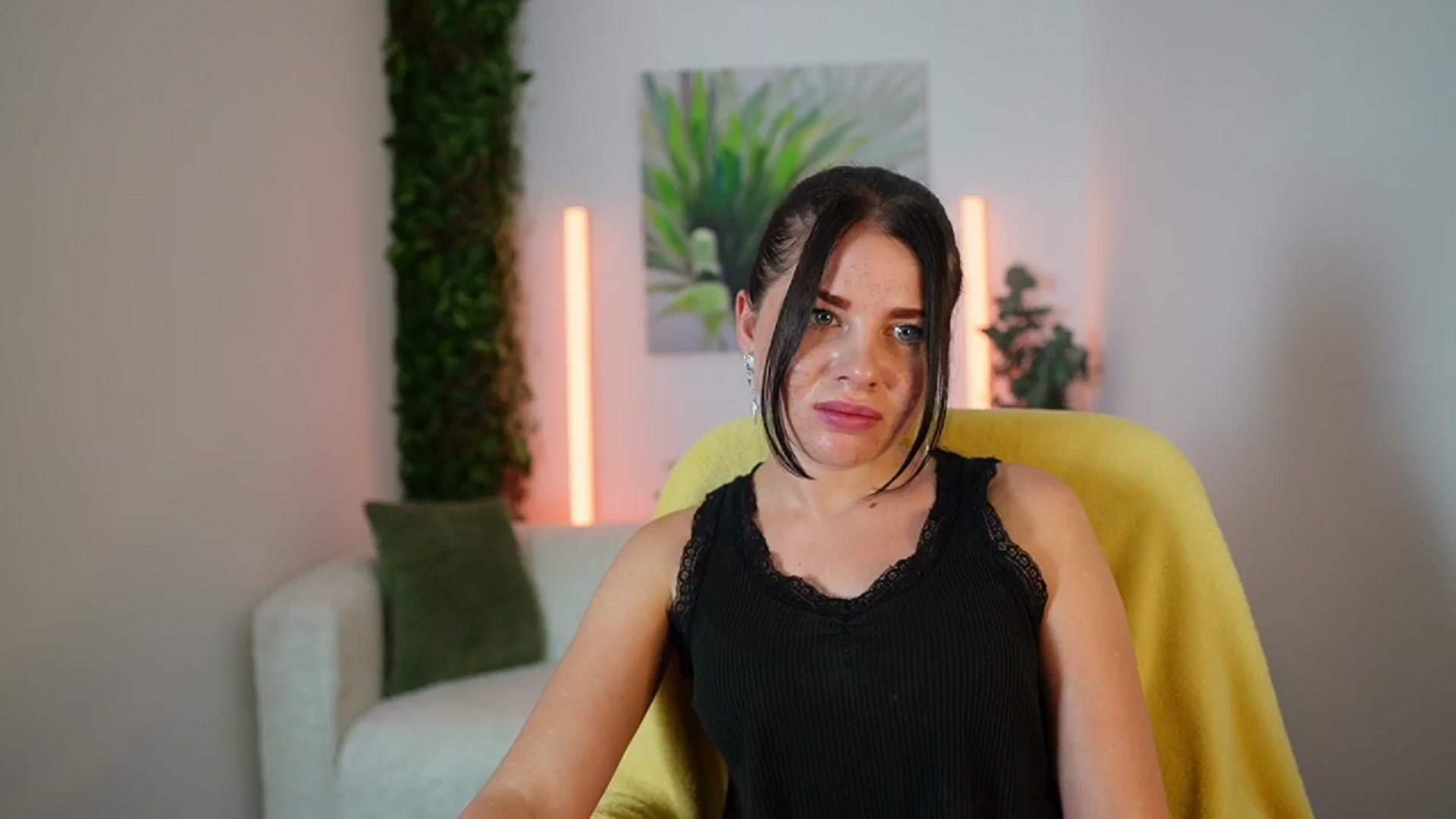 Gallery image thumbnail from Eve_Bardot's myfreecams stream on, 10/14/2024, 18:03 image 7 of 20
