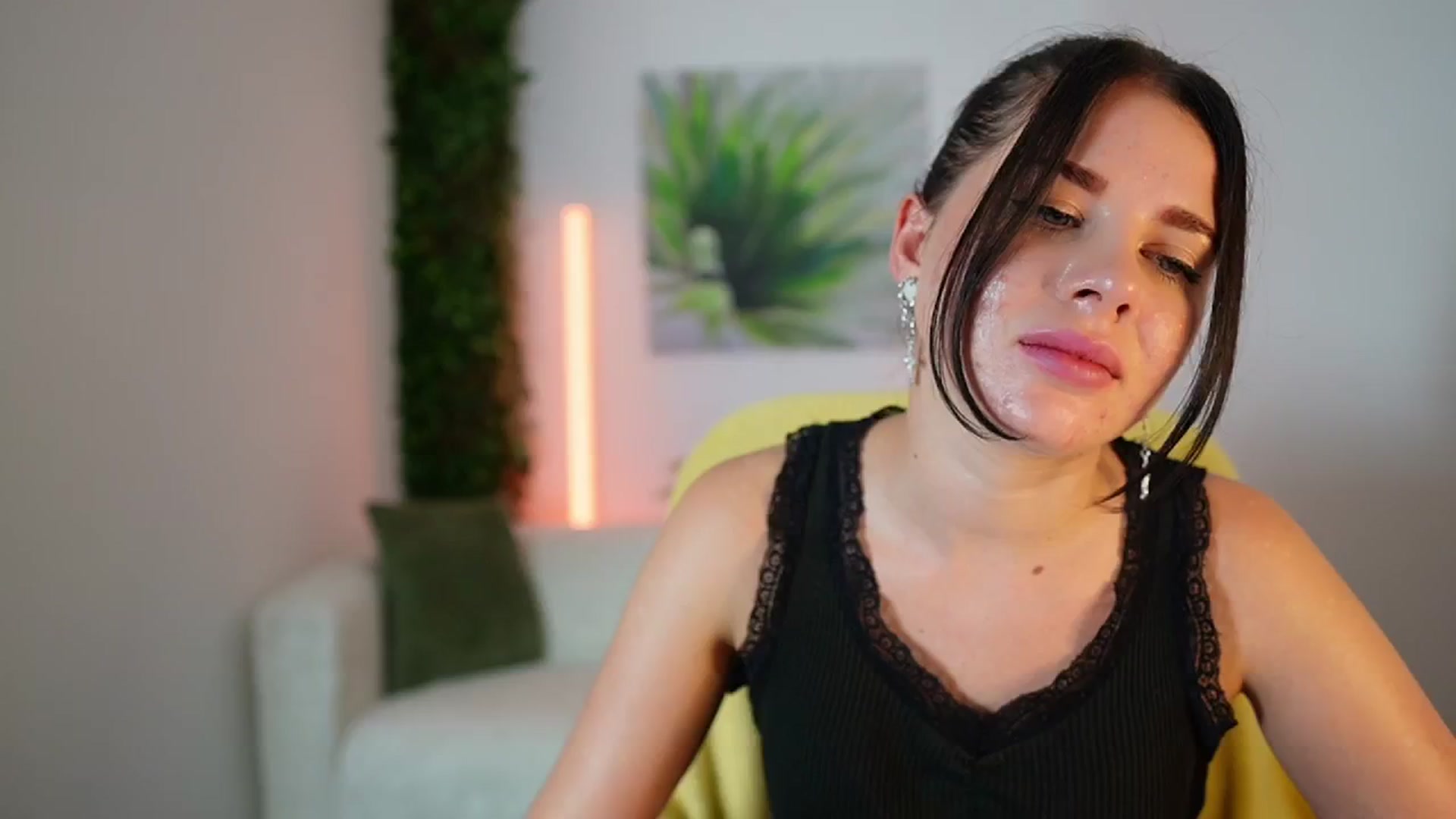 Gallery image thumbnail from Eve_Bardot's myfreecams stream on, 10/14/2024, 18:03 image 8 of 20