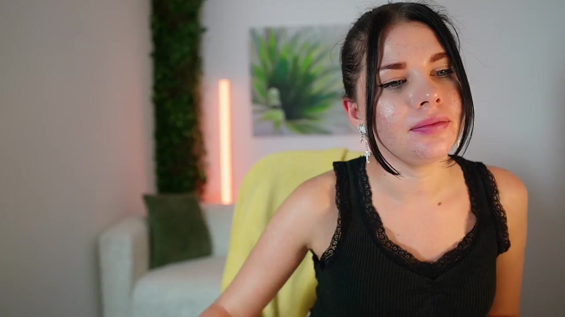 Gallery image thumbnail from Eve_Bardot's myfreecams stream on, 10/14/2024, 18:03 image 18 of 20