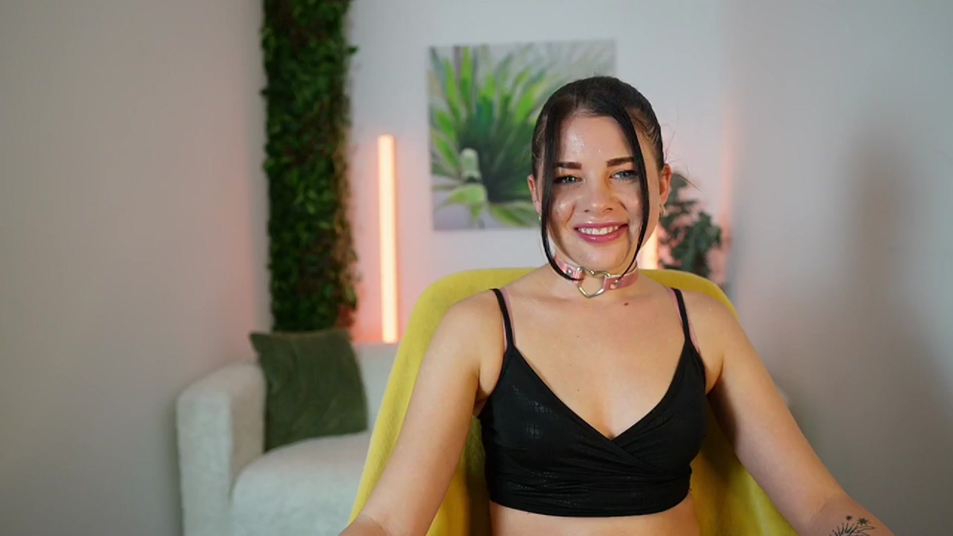 Gallery image thumbnail from Eve_Bardot's myfreecams stream on, 10/15/2024, 15:45 image 20 of 20