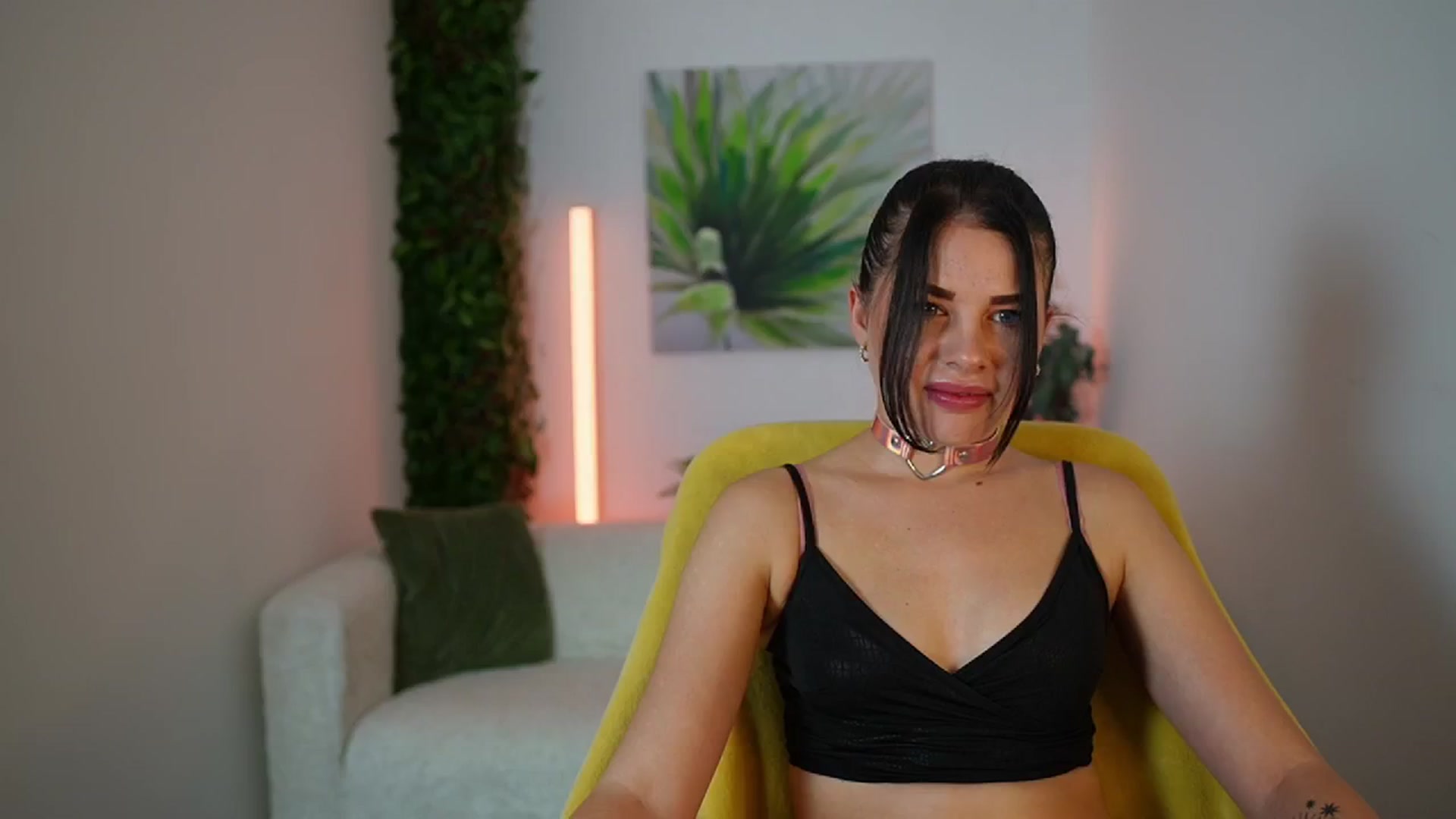 Gallery image thumbnail from Eve_Bardot's myfreecams stream on, 10/15/2024, 15:45 image 6 of 20
