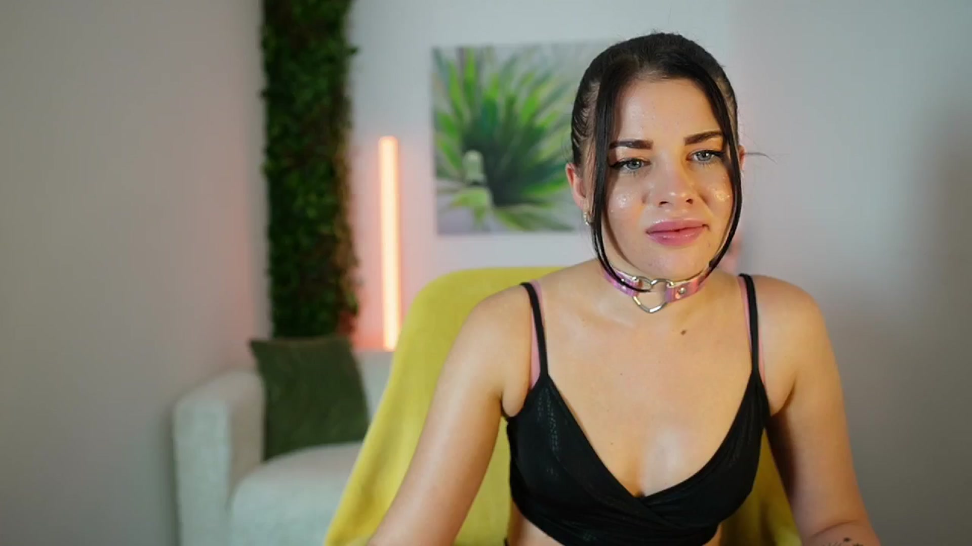 Gallery image thumbnail from Eve_Bardot's myfreecams stream on, 10/15/2024, 15:45 image 9 of 20