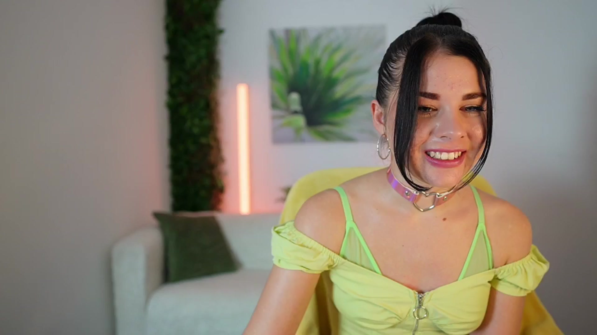 Gallery image thumbnail from Eve_Bardot's myfreecams stream on, 10/16/2024, 13:23 image 4 of 20