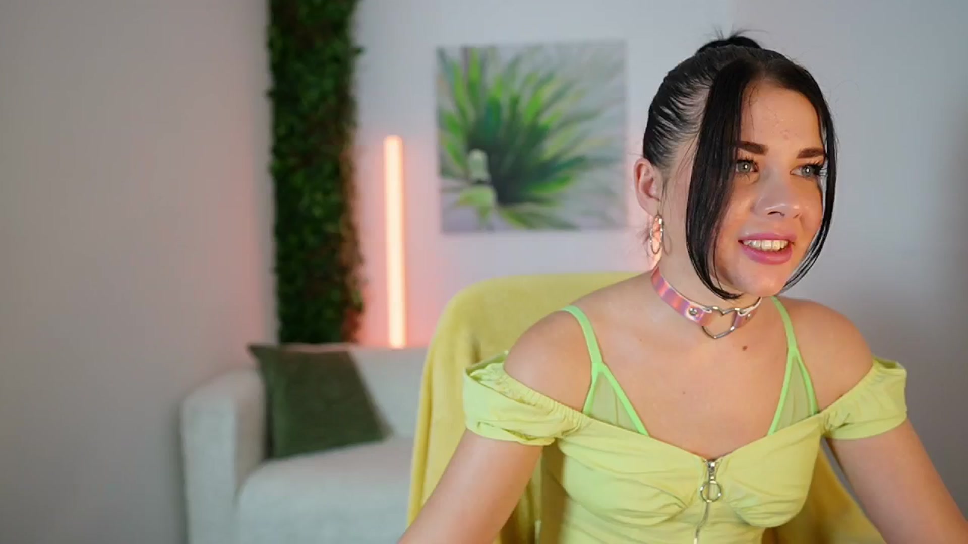 Gallery image thumbnail from Eve_Bardot's myfreecams stream on, 10/16/2024, 13:23 image 8 of 20