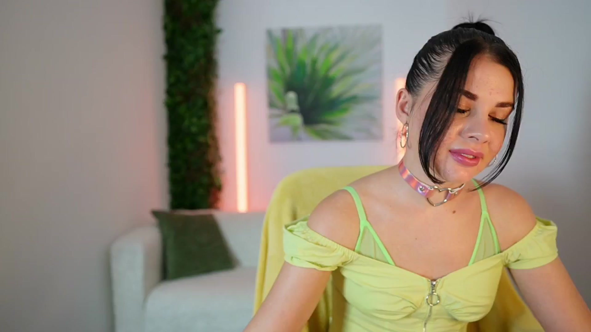 Gallery image thumbnail from Eve_Bardot's myfreecams stream on, 10/16/2024, 13:23 image 9 of 20