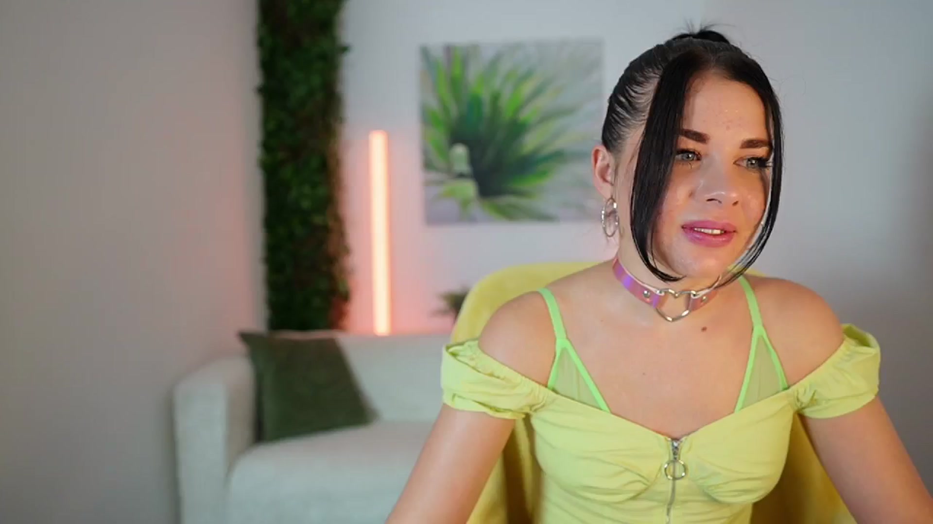 Gallery image thumbnail from Eve_Bardot's myfreecams stream on, 10/16/2024, 13:23 image 1 of 20