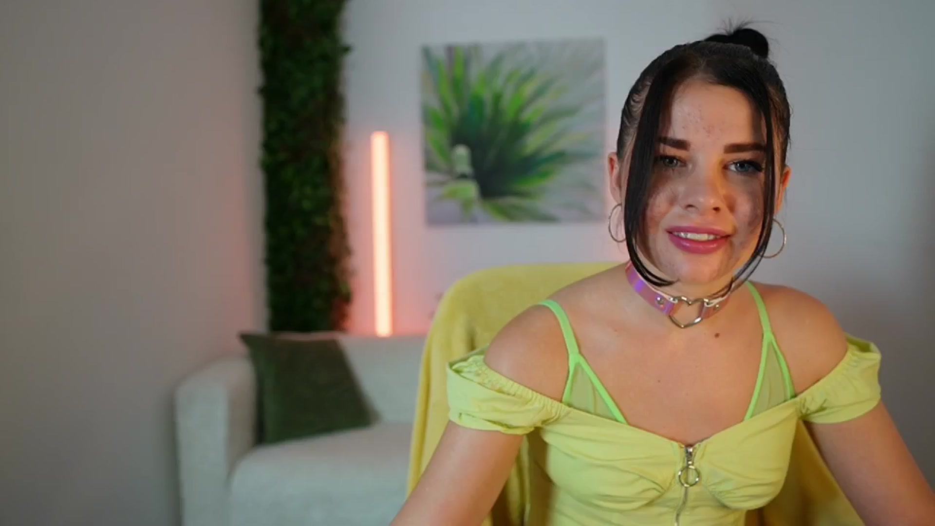 Gallery image thumbnail from Eve_Bardot's myfreecams stream on, 10/16/2024, 13:23 image 11 of 20