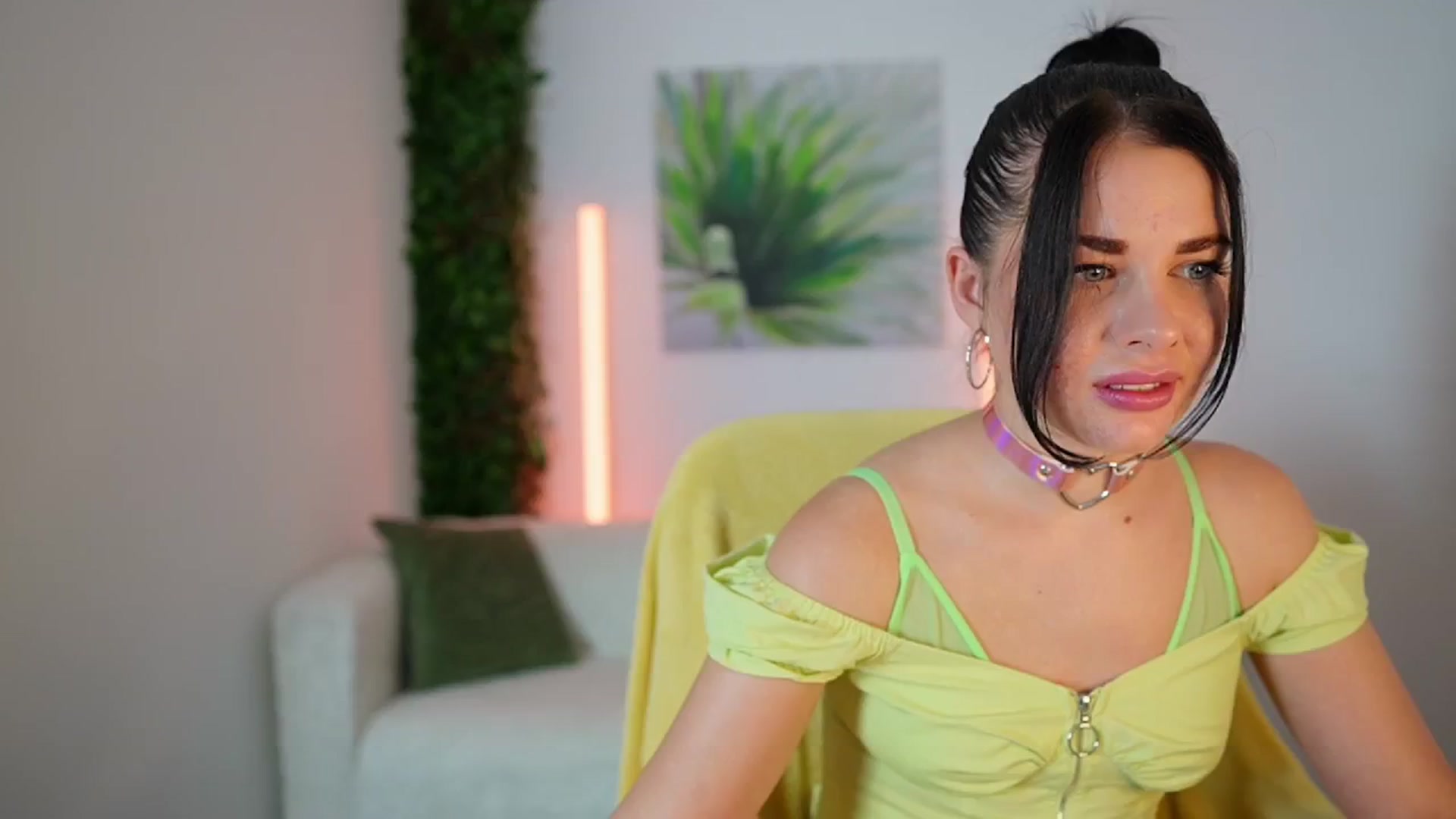 Gallery image thumbnail from Eve_Bardot's myfreecams stream on, 10/16/2024, 13:23 image 12 of 20