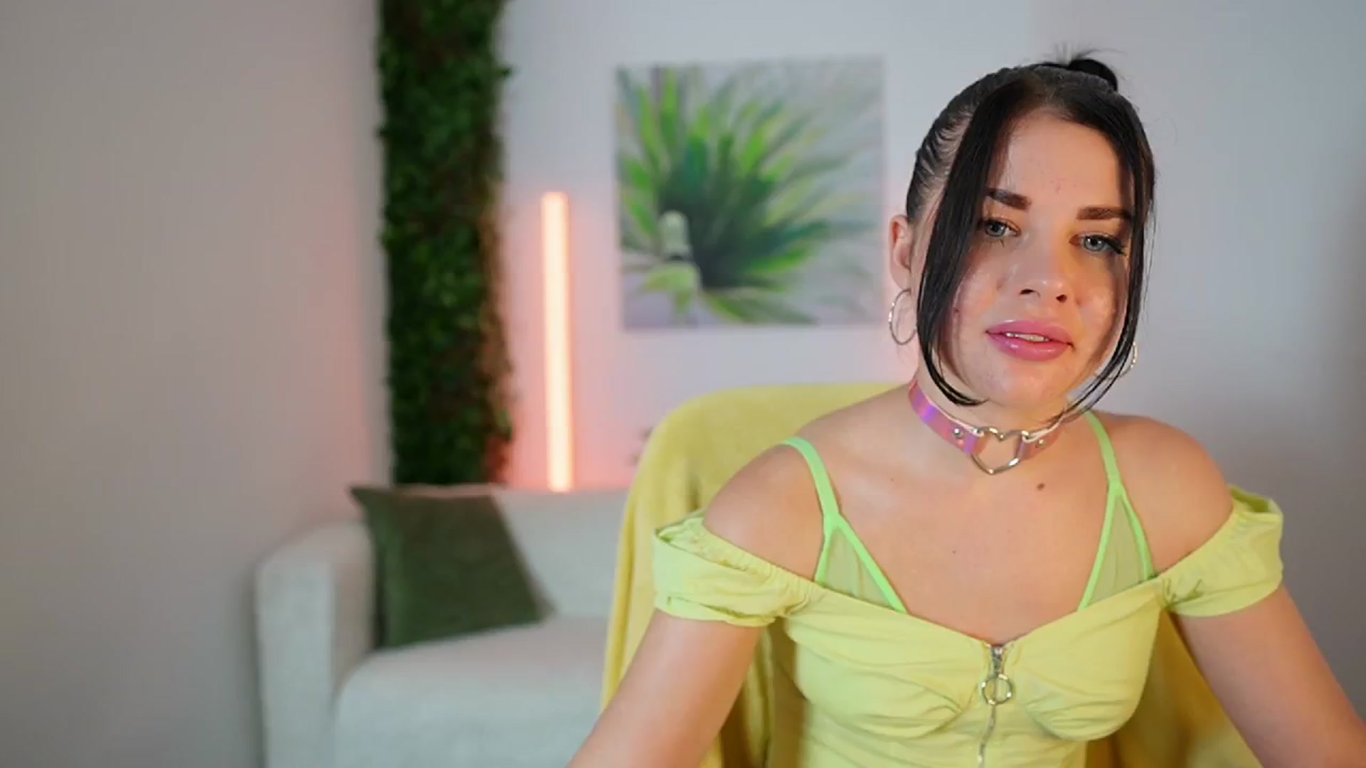 Gallery image thumbnail from Eve_Bardot's myfreecams stream on, 10/16/2024, 13:23 image 10 of 20