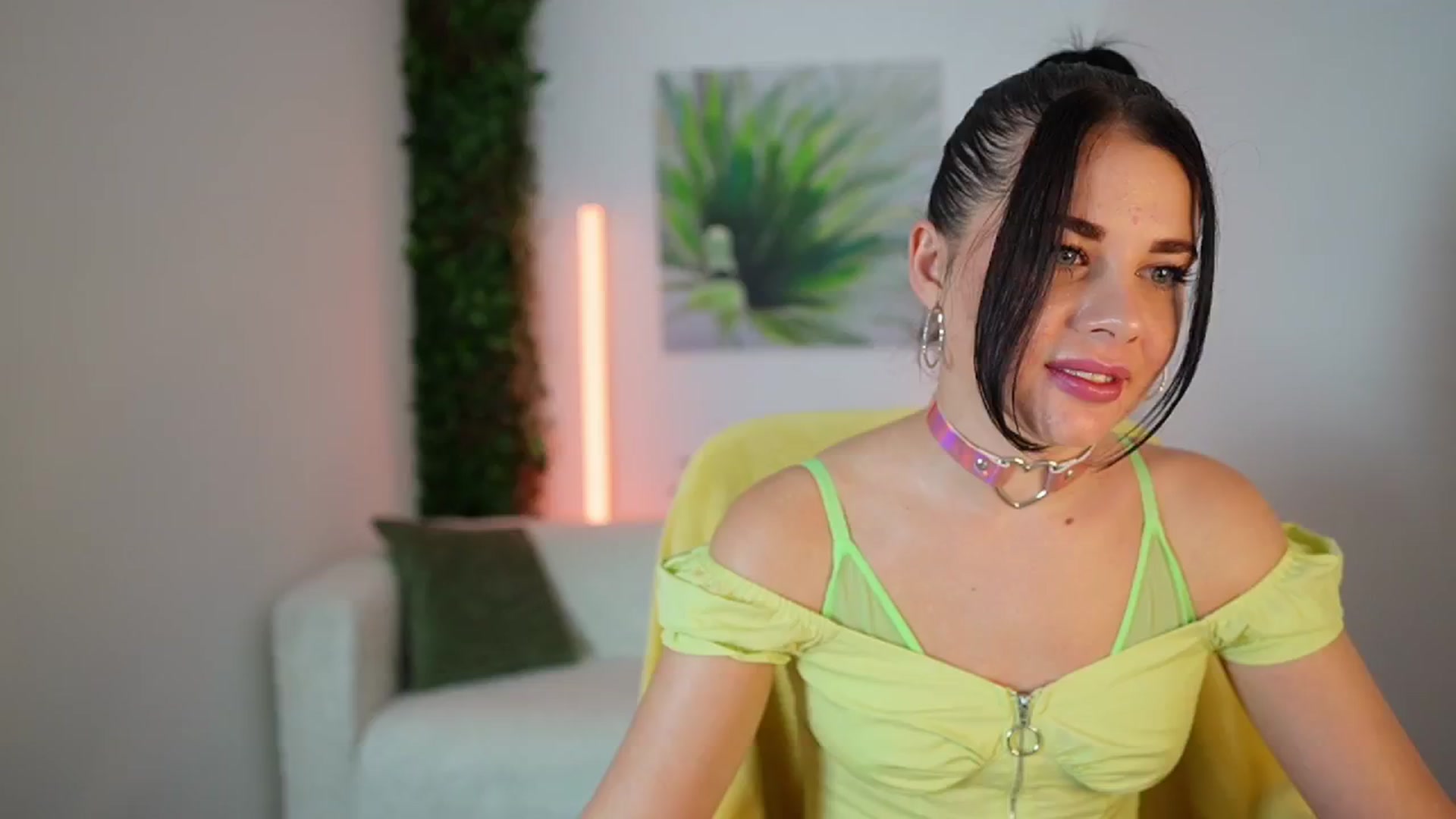 Gallery image thumbnail from Eve_Bardot's myfreecams stream on, 10/16/2024, 13:23 image 7 of 20