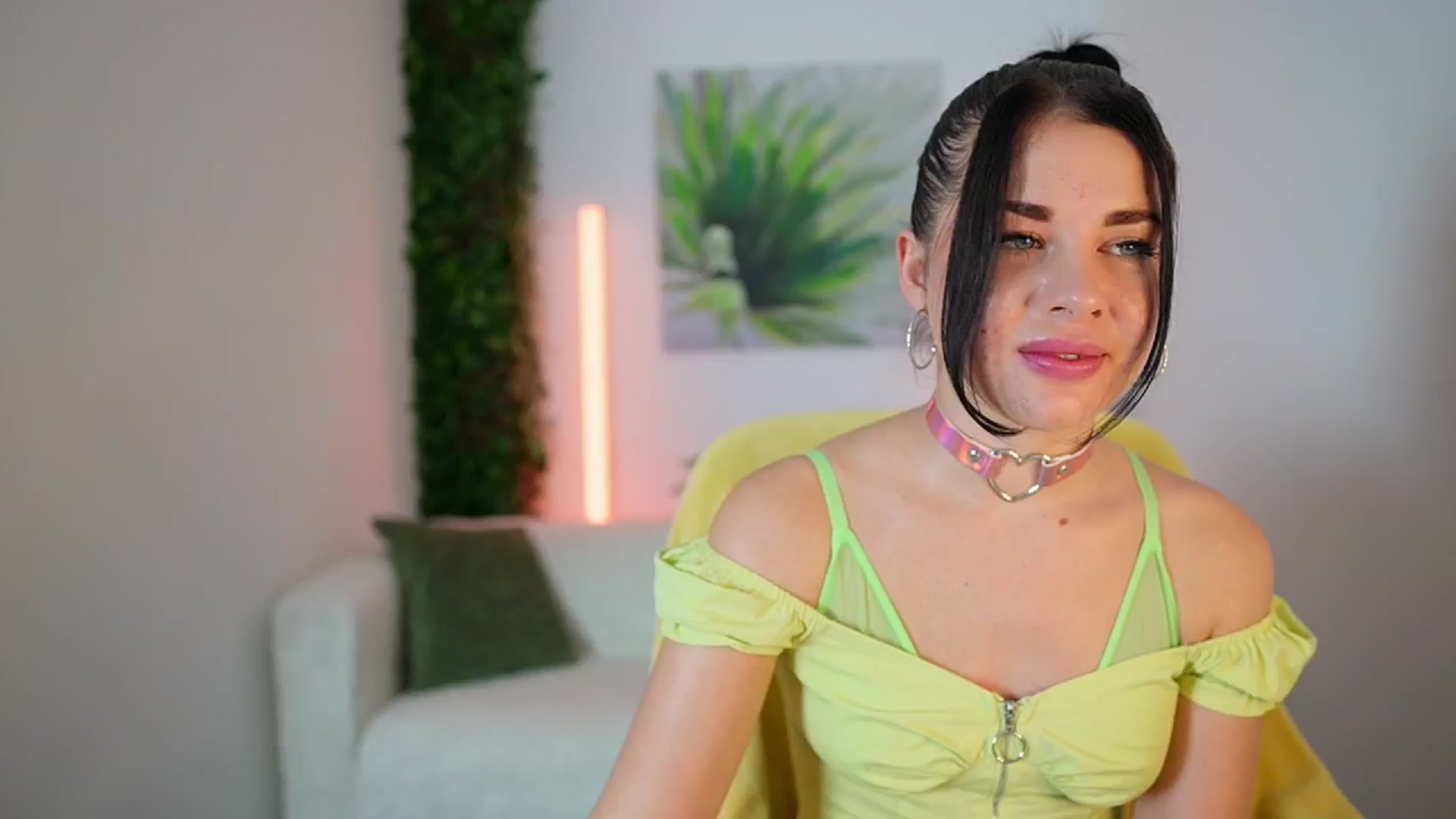 Gallery image thumbnail from Eve_Bardot's myfreecams stream on, 10/16/2024, 13:23 image 6 of 20