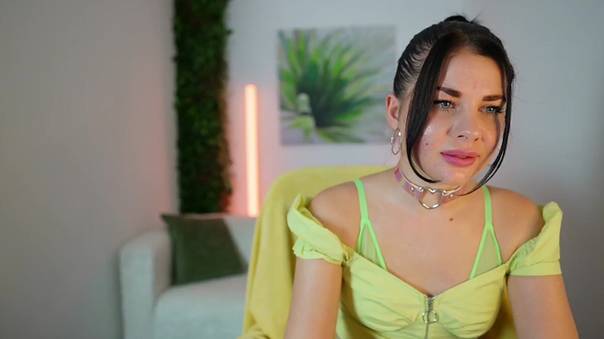 Gallery image thumbnail from Eve_Bardot's myfreecams stream on, 10/16/2024, 14:06 image 13 of 20