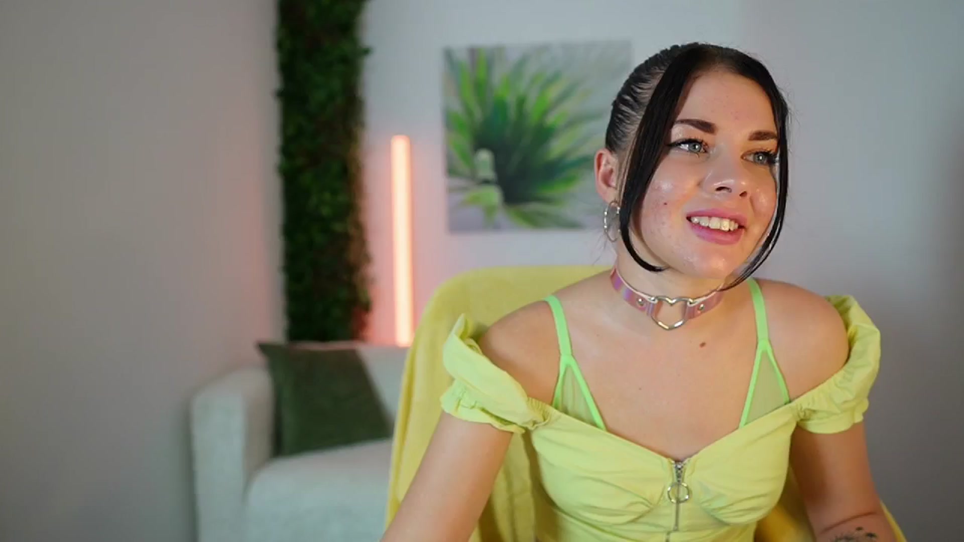 Gallery image thumbnail from Eve_Bardot's myfreecams stream on, 10/16/2024, 14:06 image 11 of 20