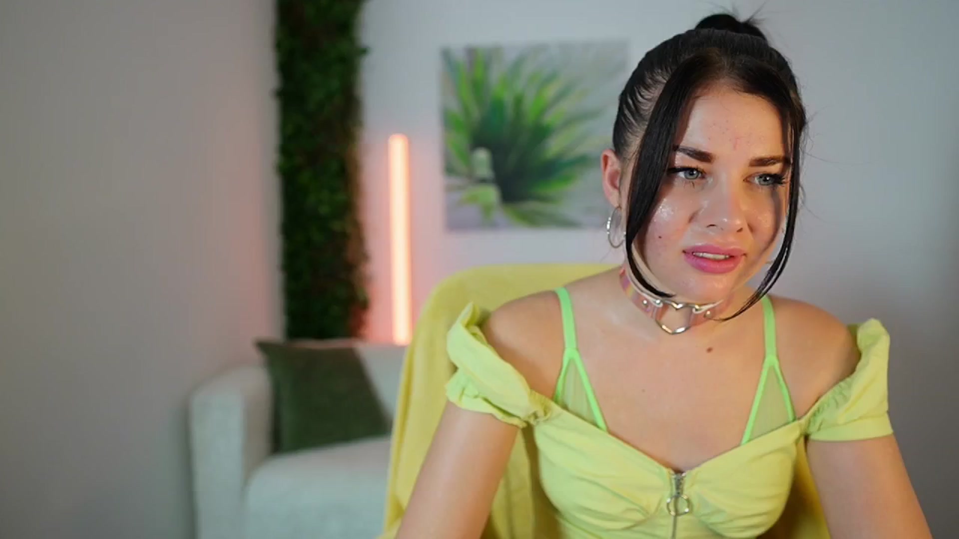 Gallery image thumbnail from Eve_Bardot's myfreecams stream on, 10/16/2024, 14:06 image 14 of 20
