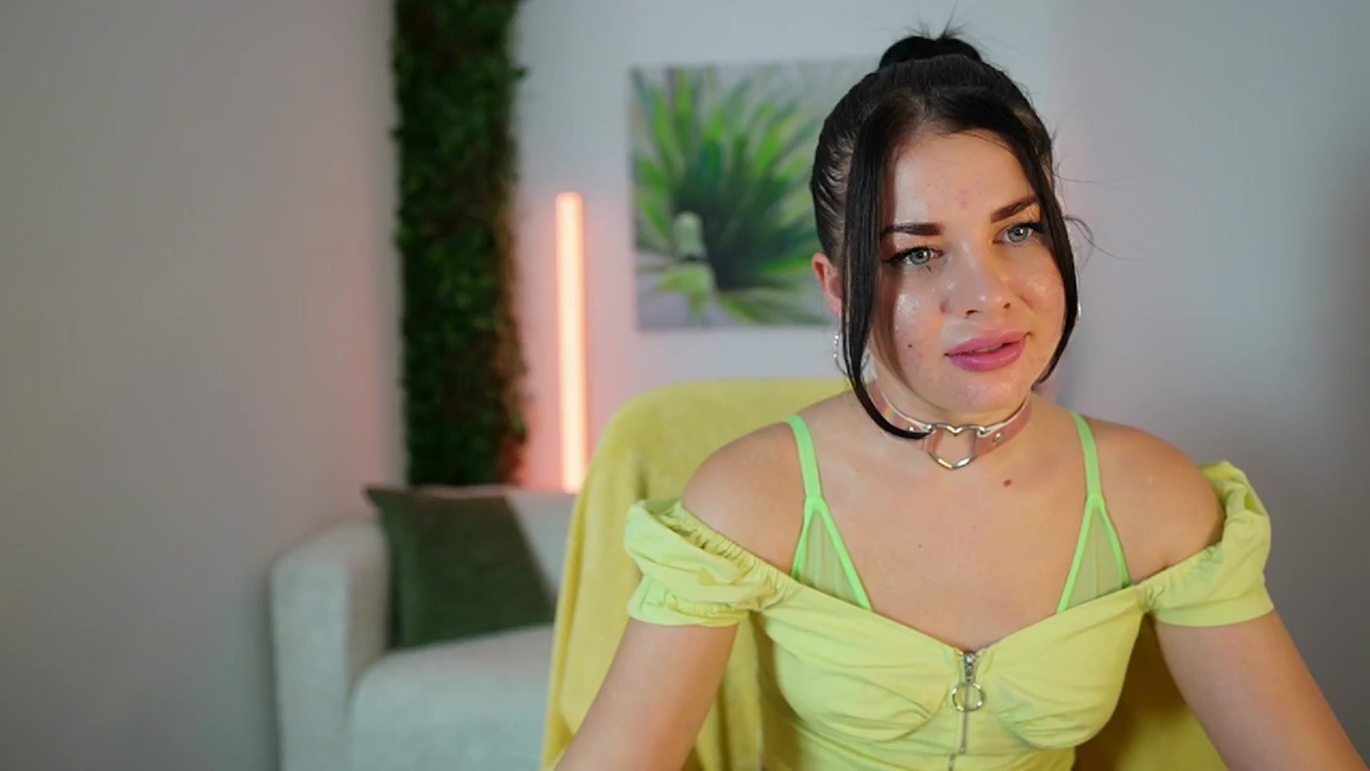 Gallery image thumbnail from Eve_Bardot's myfreecams stream on, 10/16/2024, 14:06 image 17 of 20